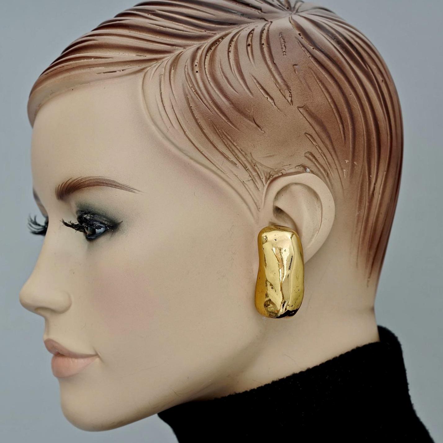 Vintage YVES SAINT LAURENT Ysl Nugget Pillow Chunky Earrings

Measurements:
Height: 1.69 inches (4.3 cms)
Width: 0.90 inch (2.3 cms)
Weight per Earring: 26 grams

Features:
- 100% Authentic YVES SAINT LAURENT.
- Chunky earrings in nuggets/ pillow
