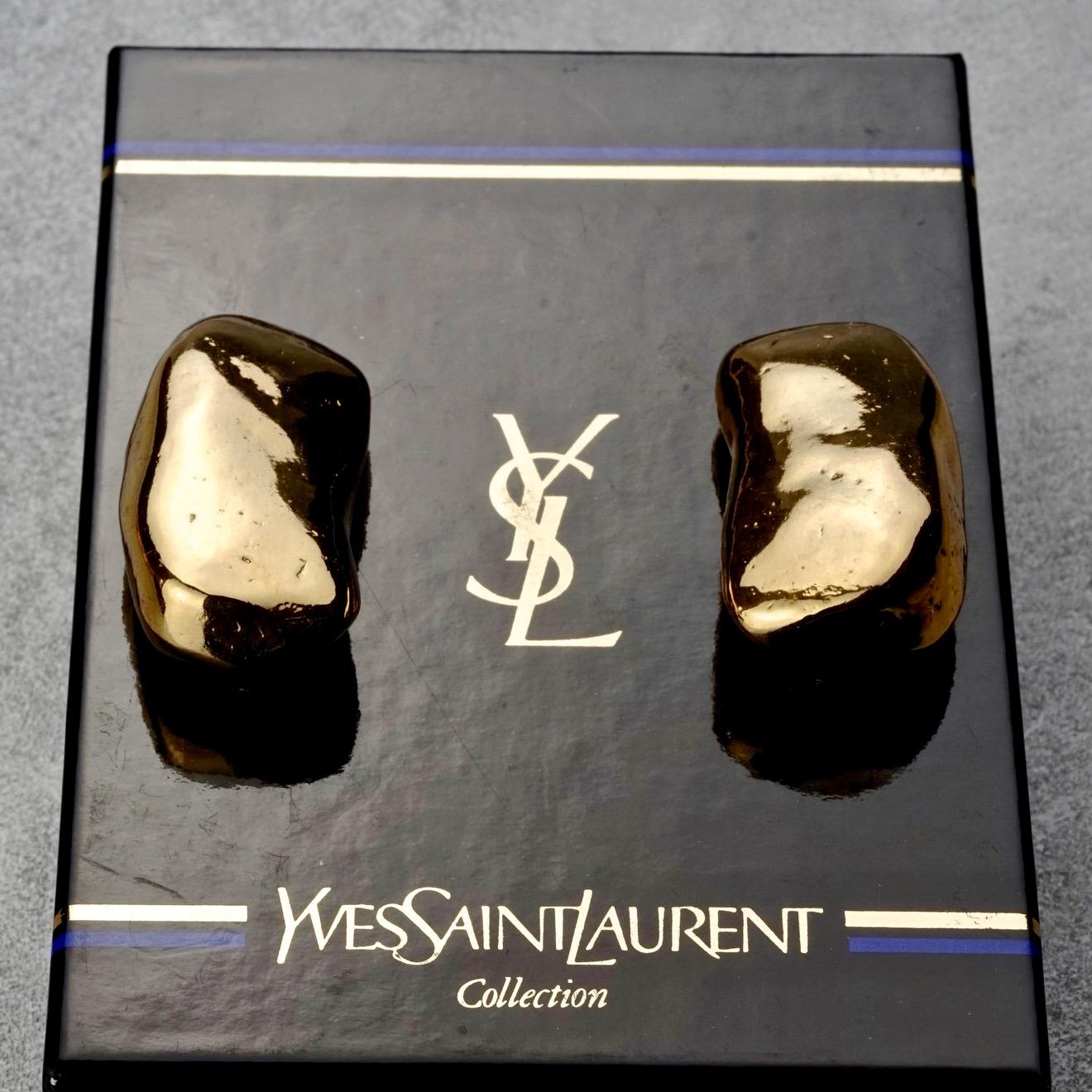 Vintage YVES SAINT LAURENT Ysl Nugget Pillow Chunky Earrings In Excellent Condition For Sale In Kingersheim, Alsace