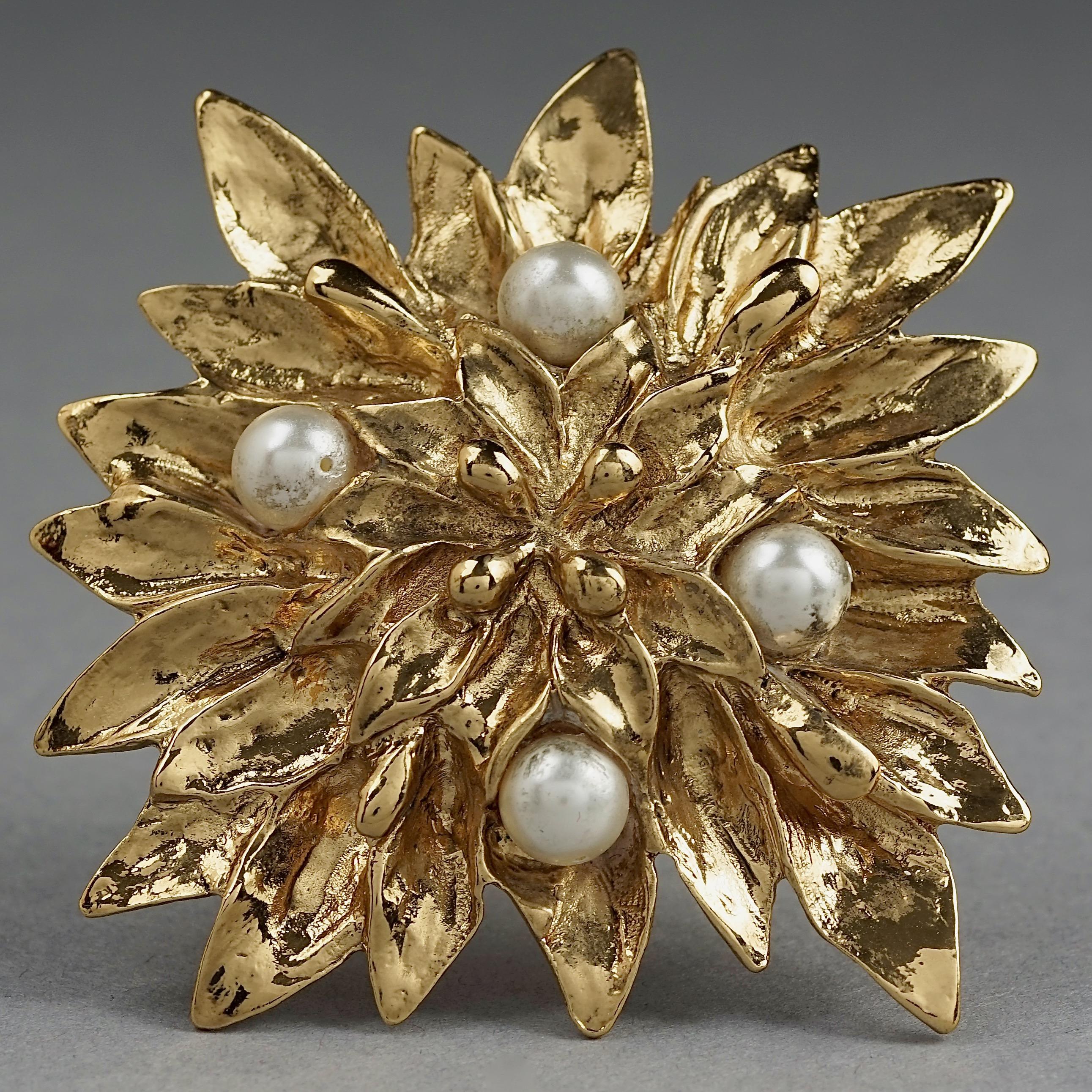 Vintage YVES SAINT LAURENT Ysl Pearl Flower Brooch In Good Condition In Kingersheim, Alsace