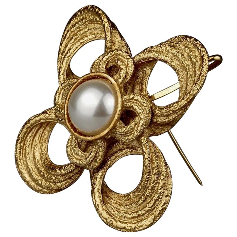 YVES SAINT LAURENT pendant brooch and earrings set