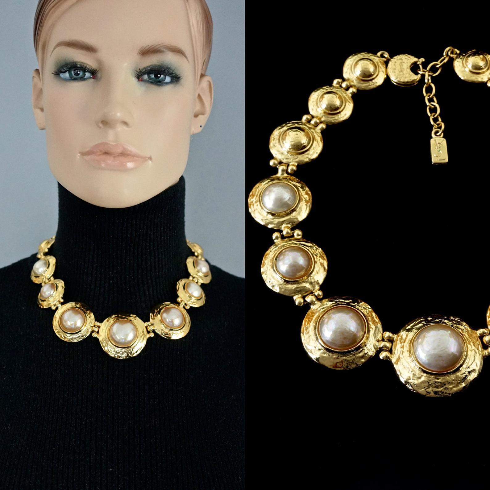 Vintage YVES SAINT LAURENT Ysl Pearl Textured Disc Choker Necklace

Measurements:
Big Disc: 1.57 inches (4 cm)
Small Disc: 0.86 inch (2.2 cm)
Wearable Length: 15 4/8 inches until 18 inches (45 cm to 49 cm)

Features:
- 100% Authentic YVES SAINT