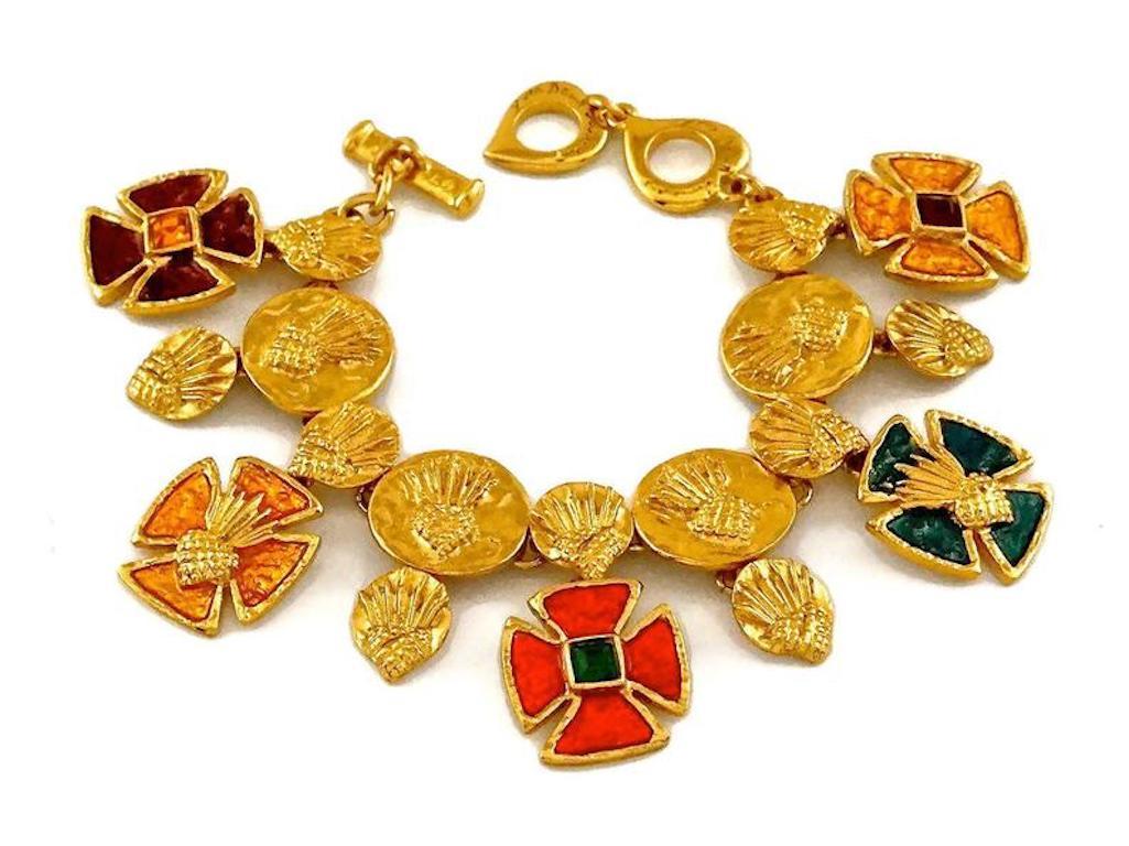 Vintage YVES SAINT LAURENT Ysl Pineapple Maltese Cross Enamel Bracelet

Measurements:
Height: 1.57 inches (4 cm)
Wearable Length: 7.67 inches to 8.66 inches (19.5 cm to 22 cm)

Features:
- 100% Authentic YVES SAINT LAURENT.
- Raised pineapple disc