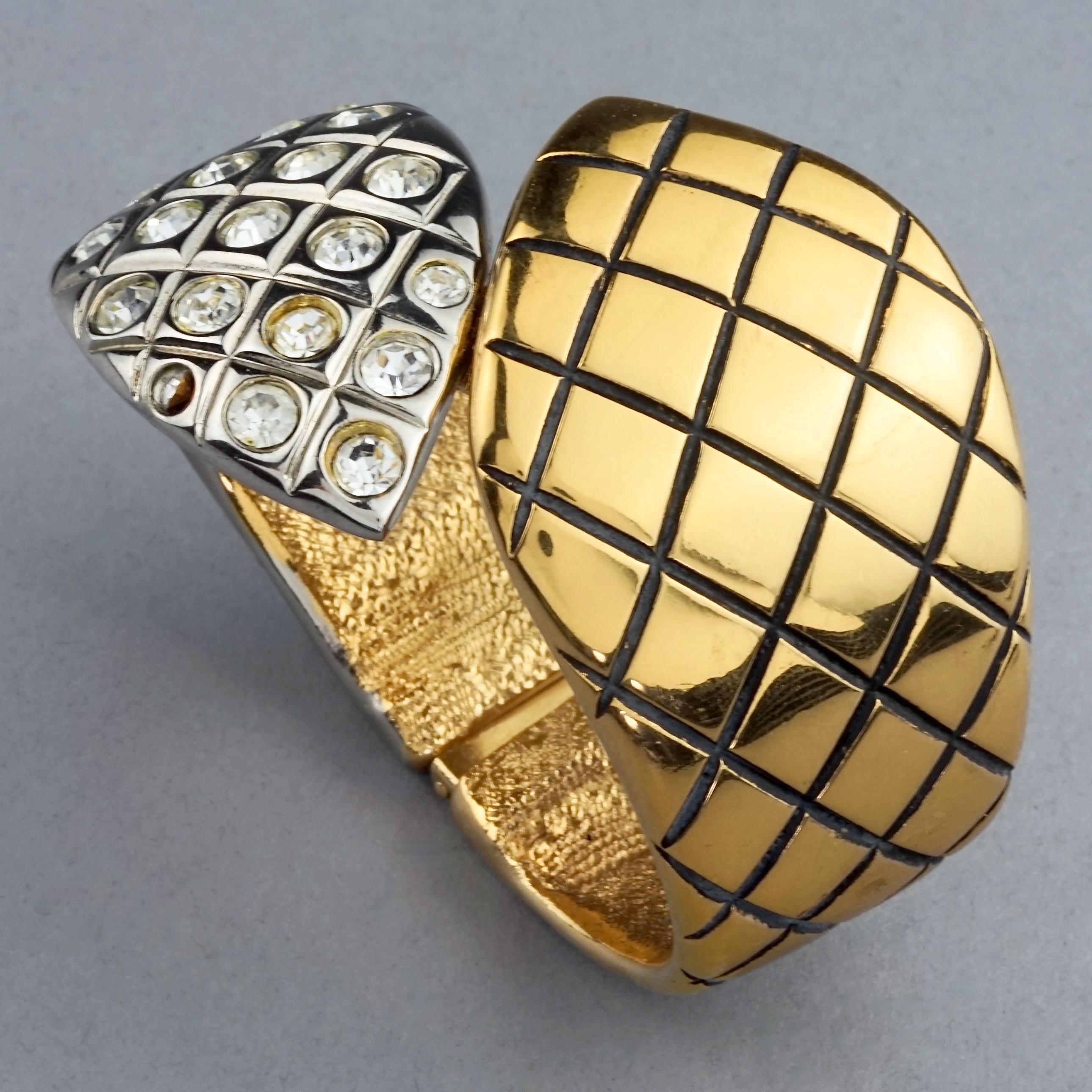 Vintage YVES SAINT LAURENT Ysl Quilted Rhinestone 2 Tone Rigid Cuff Bracelet In Excellent Condition For Sale In Kingersheim, Alsace