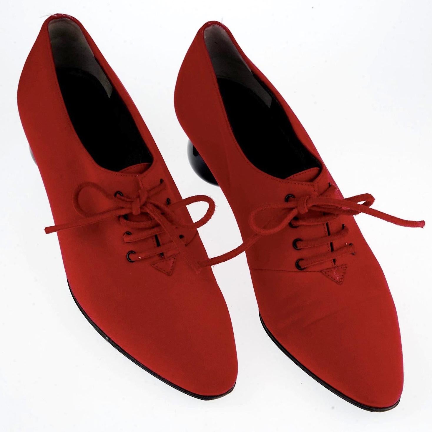 Vintage YVES SAINT LAURENT Ysl Red Ball Heel Pumps Lace Up Shoes In Good Condition For Sale In Kingersheim, Alsace