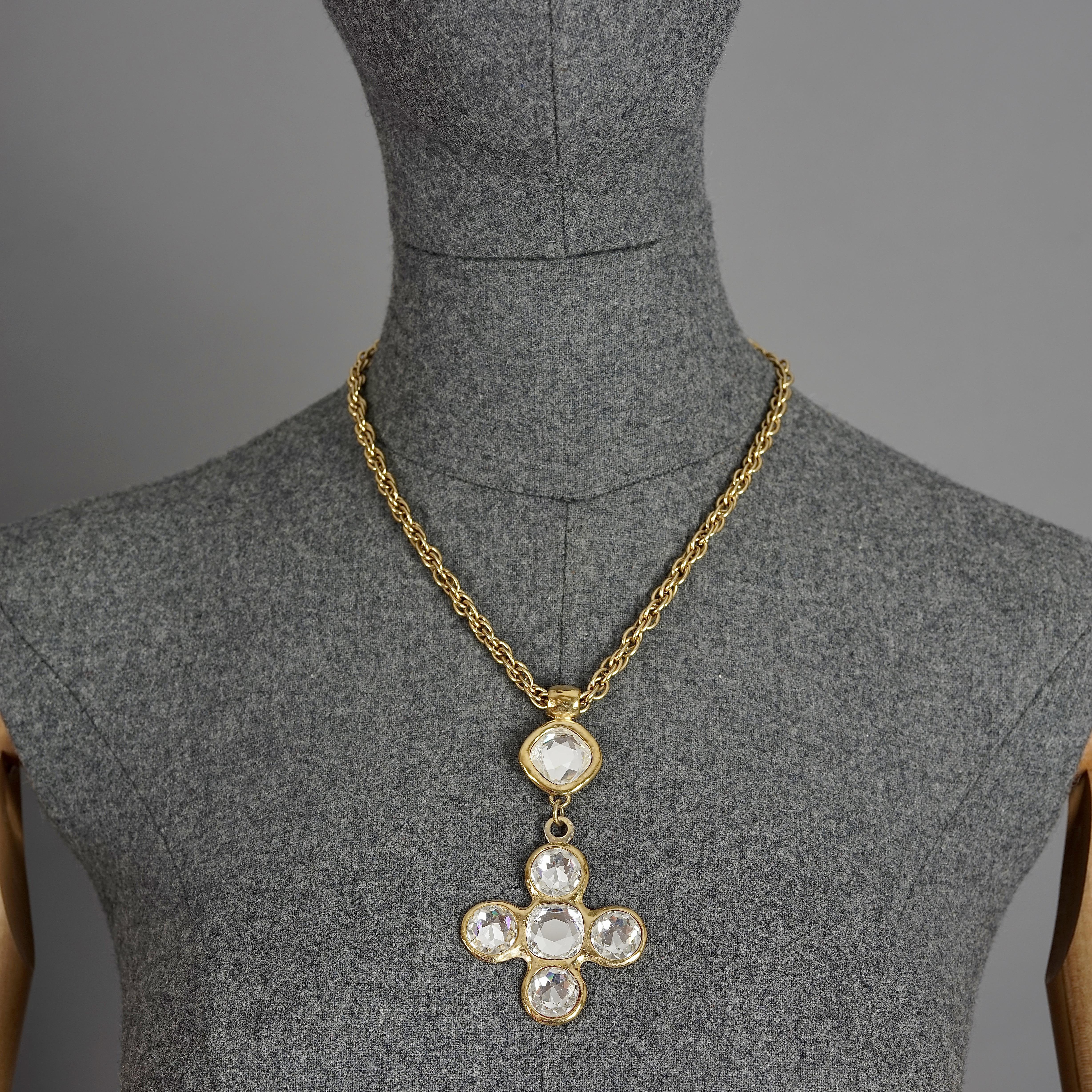 YVES SAINT LAURENT Collier croix vintage orné de bijoux Robert Goossens 4