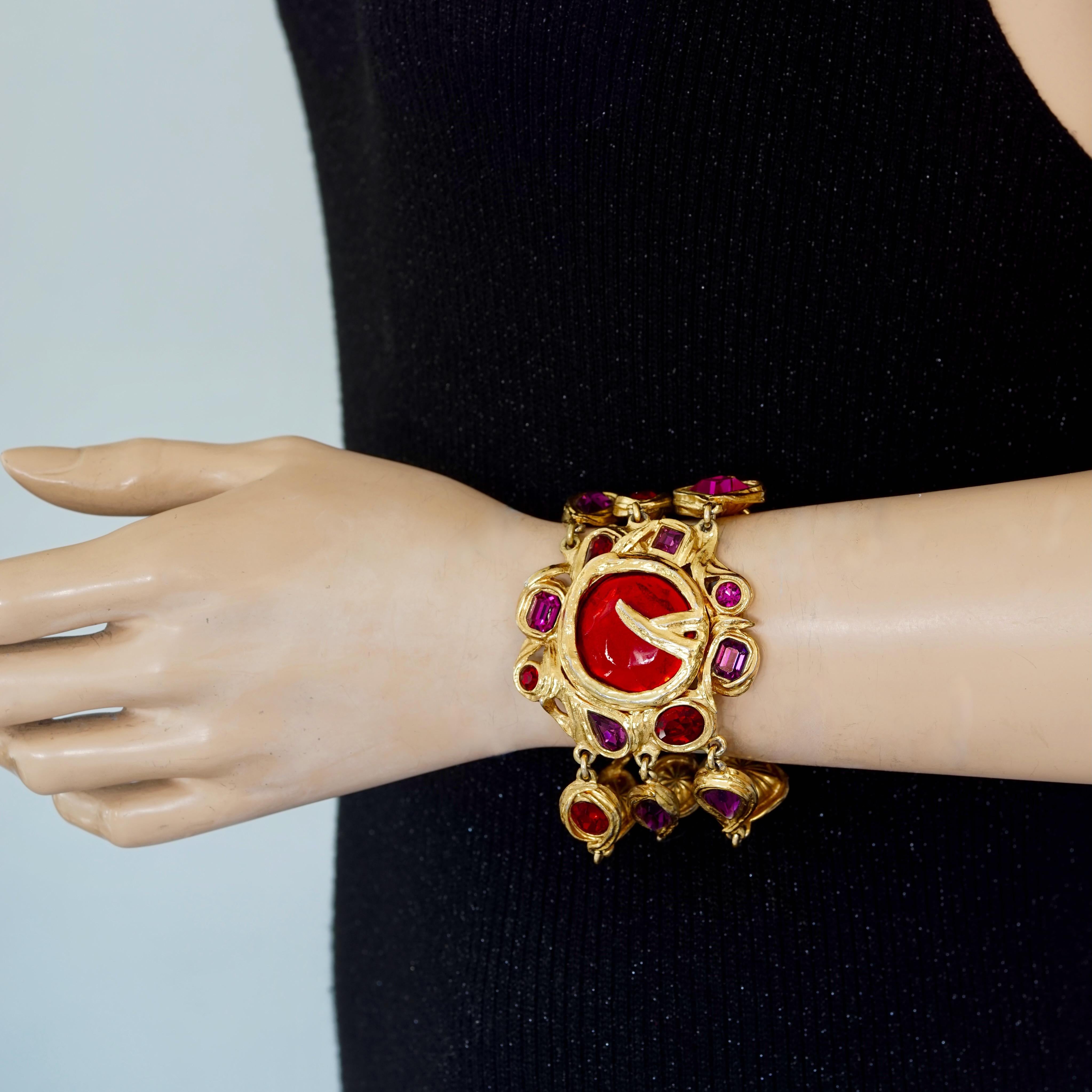 Vintage YVES SAINT LAURENT Ysl Robert Goossens Red Jewelled Cuff Bracelet

Measurements:
Height: 2.12 inches (5.4 cm)
Wearable Length: 7.68 inches (19.5 cm)

Features:
- 100% Authentic YVES SAINT LAURENT.
- Huge flower with faceted resin and