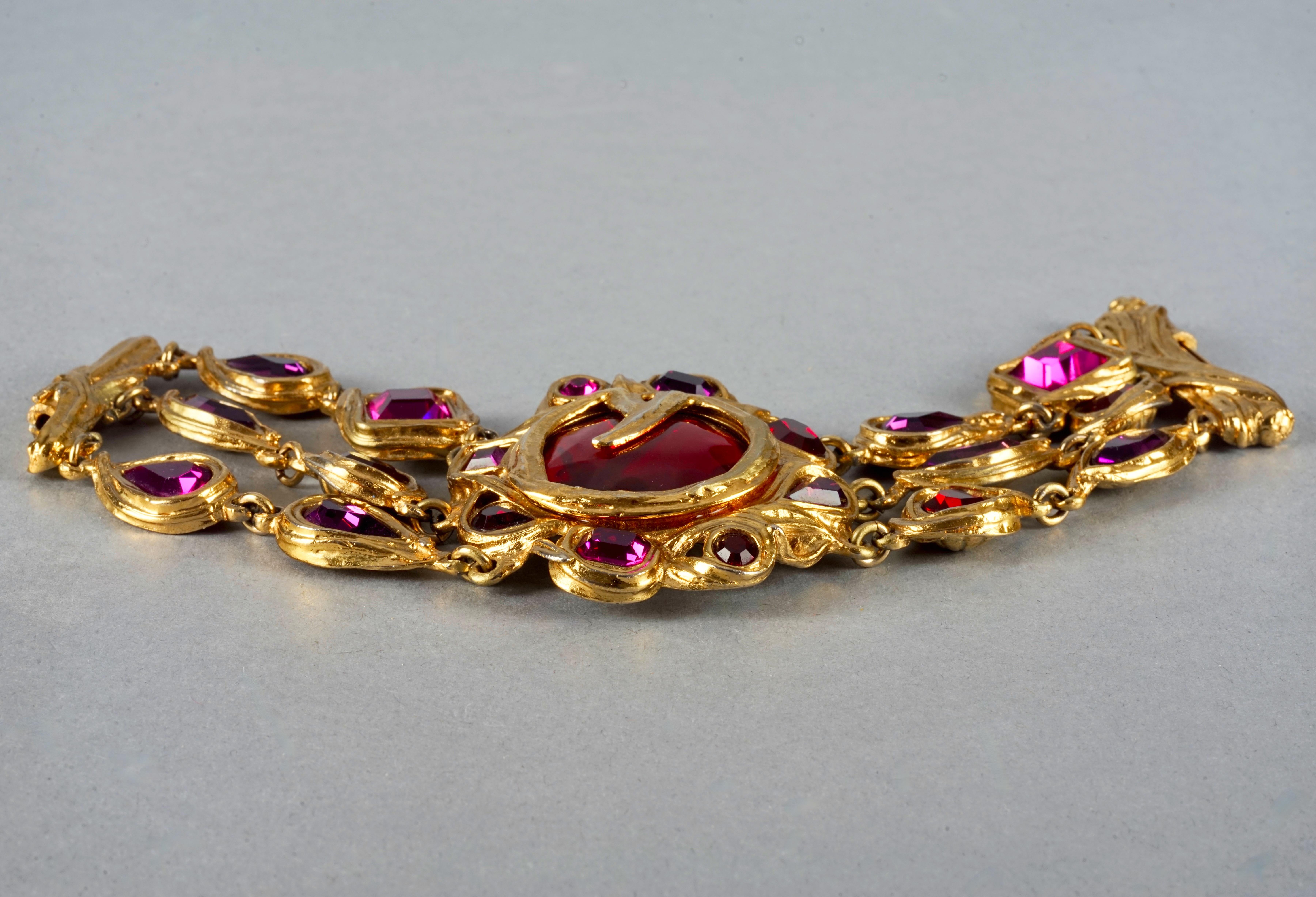 Vintage YVES SAINT LAURENT Ysl Robert Goossens Red Jewelled Cuff Bracelet In Excellent Condition In Kingersheim, Alsace