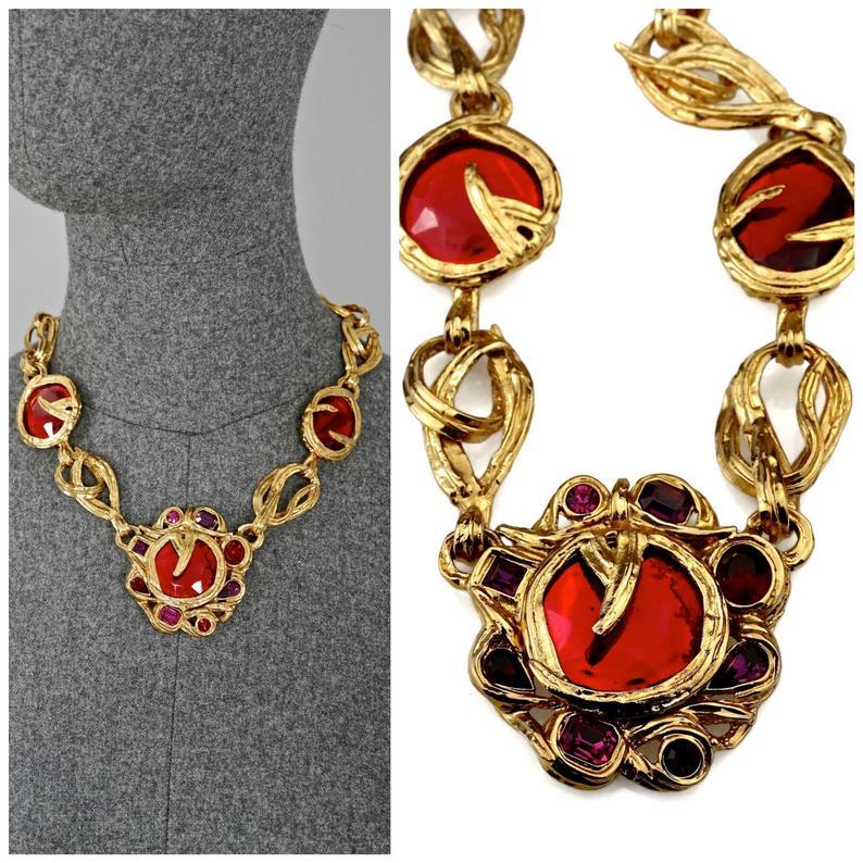 Vintage YVES SAINT LAURENT Ysl Robert Goossens Ruby Rhinestone Flower Necklace

Measurements:
Height: 2 inches (5.3 cm)
Wearable Length: 19 inches (48.5 cm) to 21.85 inches (55.5 cm)

Features:
- 100% Authentic YVES SAINT LAURENT.
- Huge faceted red