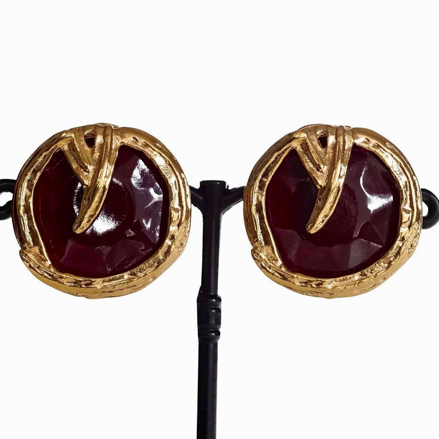 Vintage YVES SAINT LAURENT Ysl Ruby Red Faceted Gilt Earrings In Excellent Condition In Kingersheim, Alsace