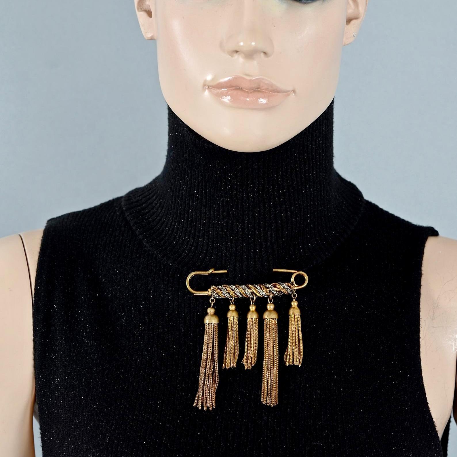 Vintage YVES SAINT LAURENT Ysl Safety Pin Tassel Brooch

Measurements:
Height: 3.54 inches (9 cm)
Width: 3.14 inches (8 cm)

Features:
- 100% Authentic YVES SAINT LAURENT.
- Safety pin brooch with chain tassel charms.
- Gold and silver tone.
-