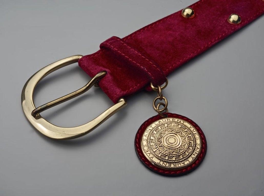 Vintage YVES SAINT LAURENT Ysl Studded Medallion Red Belt In Excellent Condition In Kingersheim, Alsace