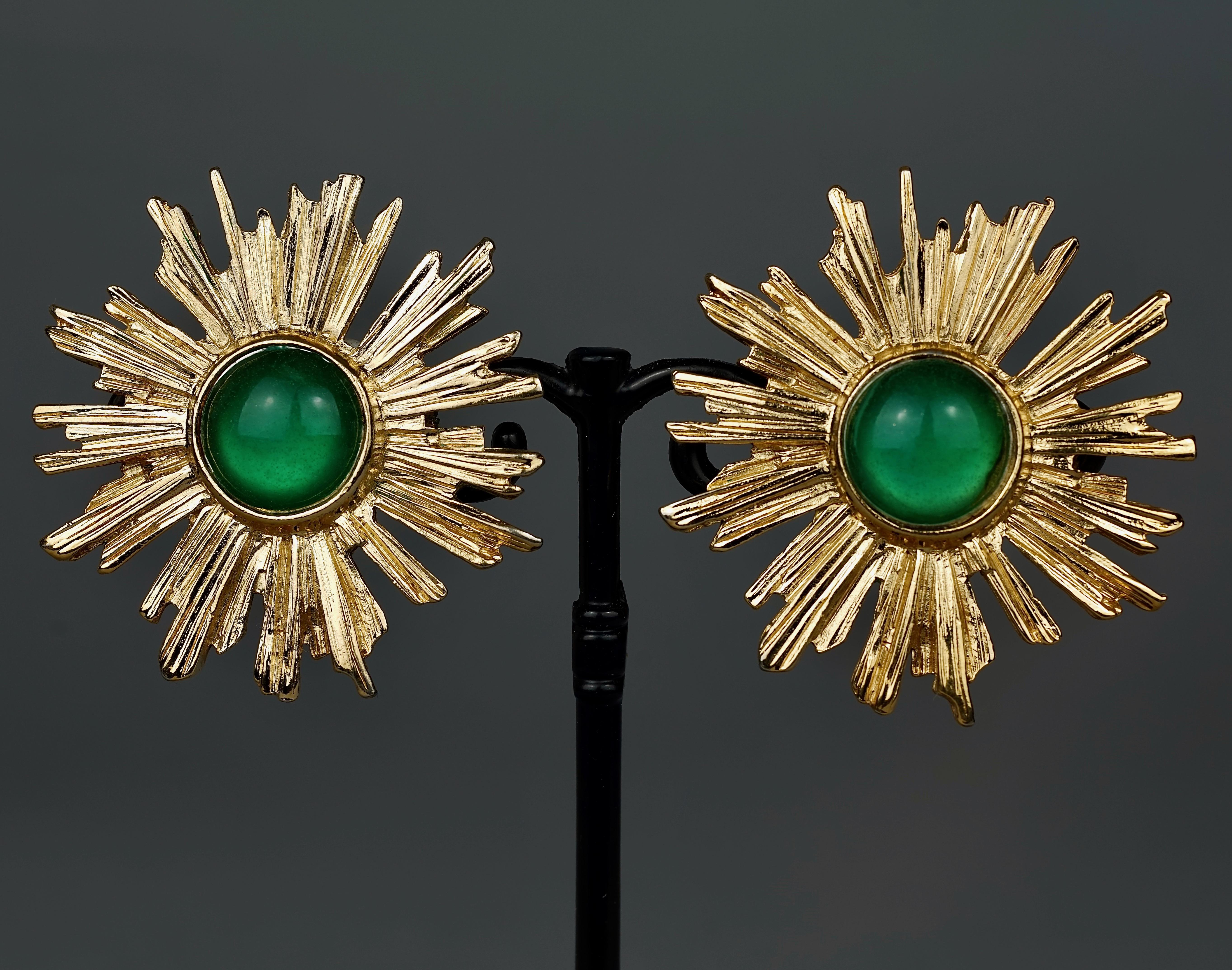 Vintage YVES SAINT LAURENT Ysl Sunburst Emerald Stone Earrings In Excellent Condition For Sale In Kingersheim, Alsace