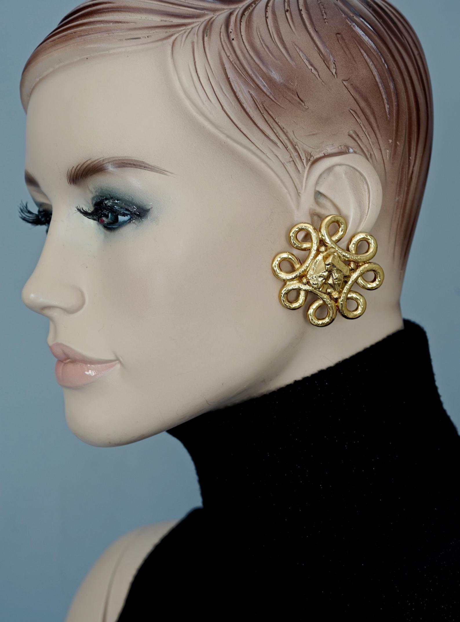 Vintage YVES SAINT LAURENT Ysl Swirl Nugget Earrings

Measurements:
Height: 1.73 inches (4.4 cm)
Width: 1.73 inches (4.4 cm)
Weight per Earring: 21 grams

Features:
- 100% Authentic YVES SAINT LAURENT.
- Chunky swirl pattern earrings with textured