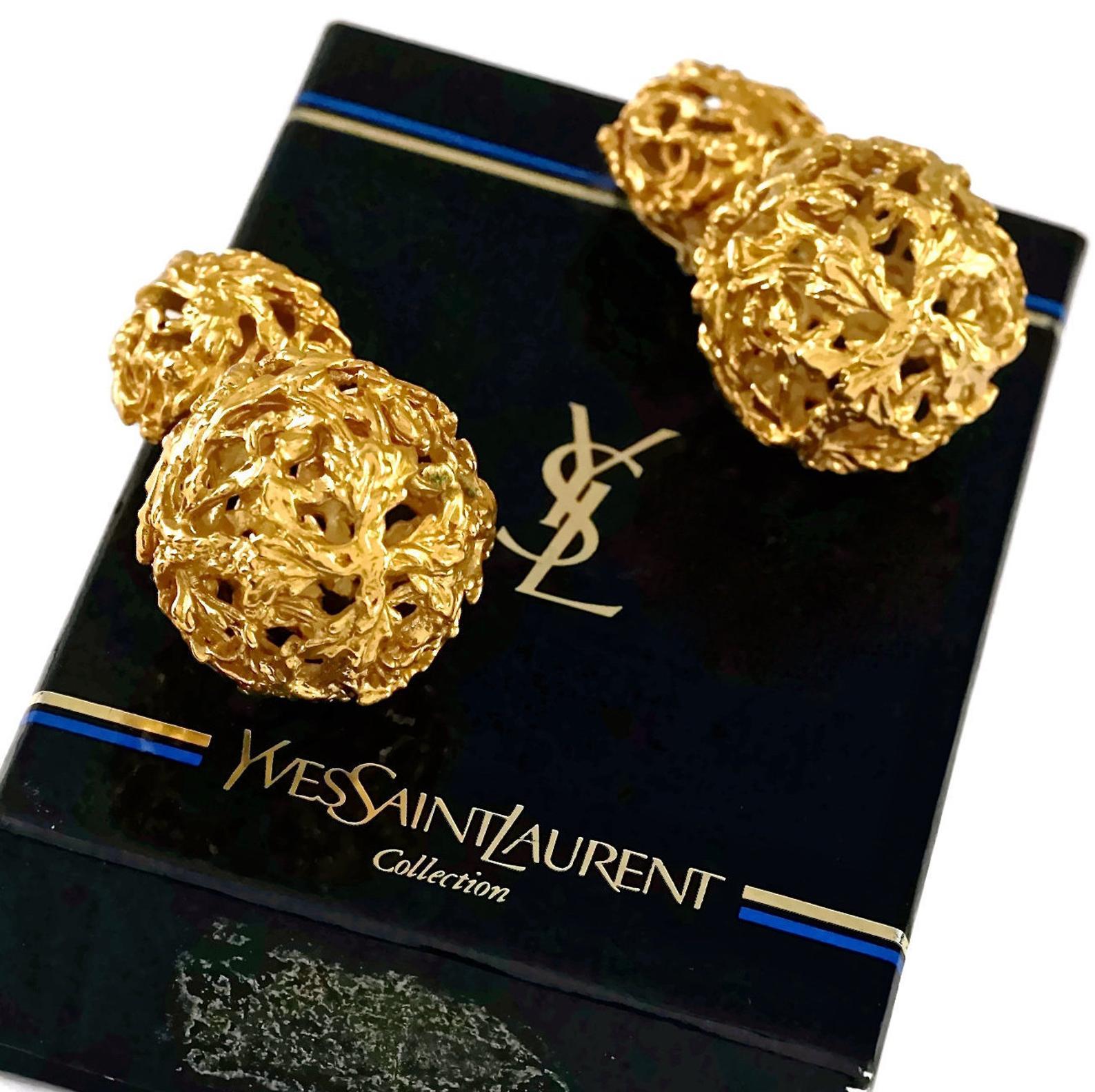 Vintage YVES SAINT LAURENT Ysl Textured Coiled Ball Dangling Earrings

Measurements:
Height: 2.51 inches (6.4 cms)
Width: 1.33 inches (3.4 cms)
Weight per Earring: 36 grams

Features:
- 100% Authentic YVES SAINT LAURENT.
- Textured coiled ball