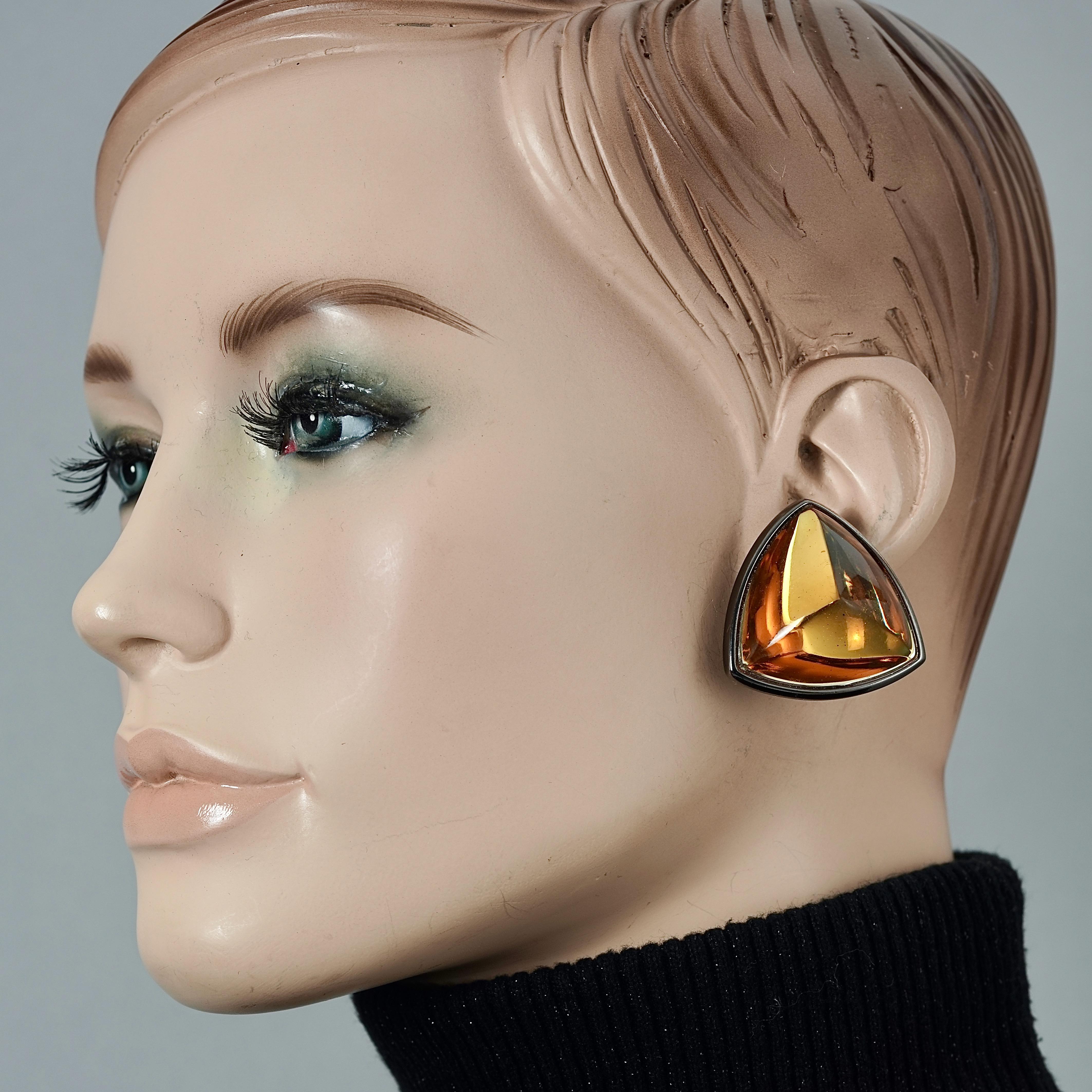 Vintage YVES SAINT LAURENT Ysl Triangle Amber Cabochon Earrings

Measurements:
Height: 1.38 inches (3.5 cm)
Width: 1.38 inches (3.5 cm)
Weight per Earring: 16 grams

Features:
- 100% Authentic YVES SAINT LAURENT.
- Triangle form earrings with amber