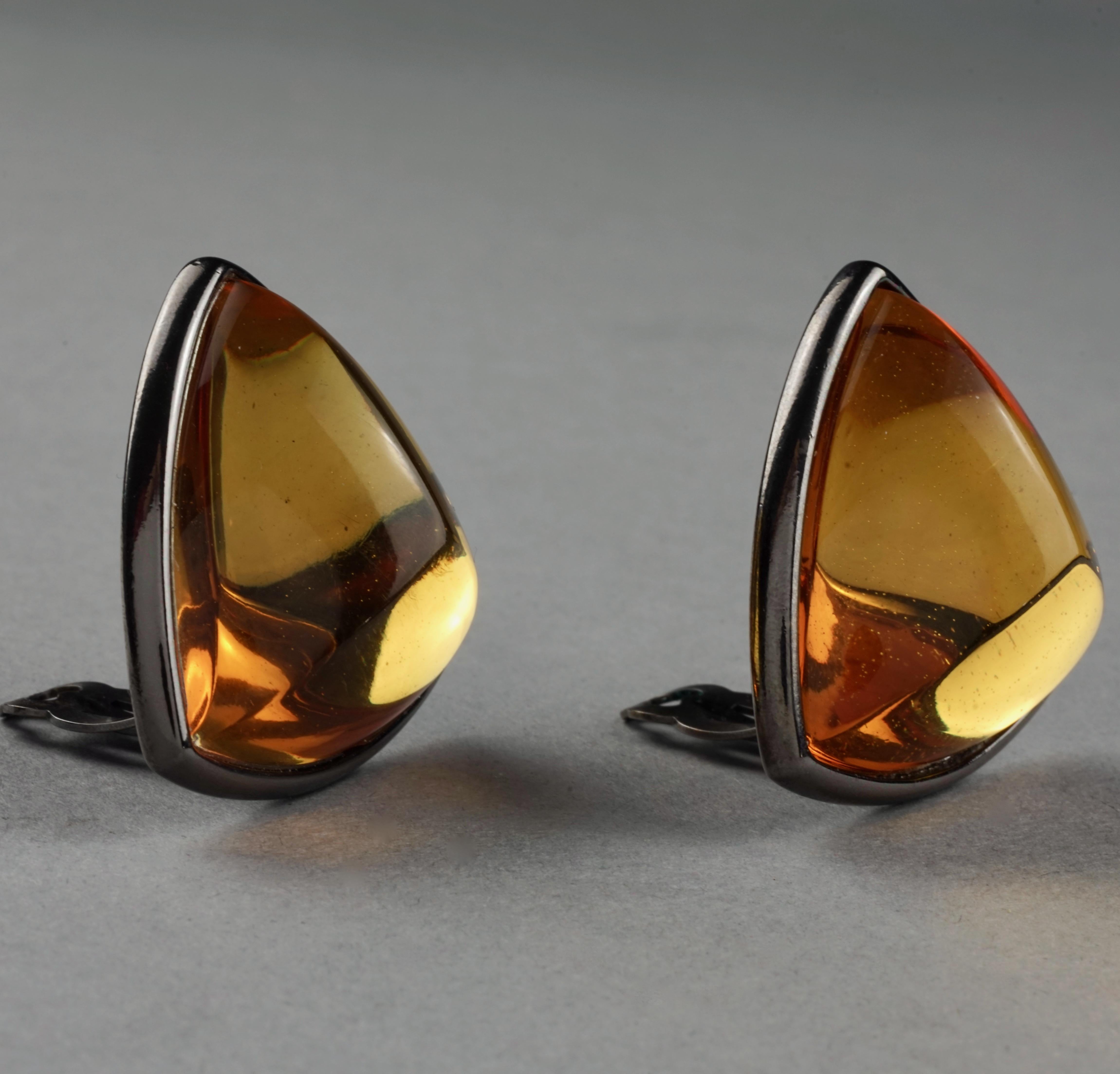 Vintage YVES SAINT LAURENT Ysl Triangle Amber Cabochon Earrings In Excellent Condition For Sale In Kingersheim, Alsace