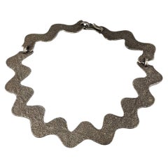 Collier ras du cou vintage YVES SAINT LAURENT Ysl à zigzags en bronze texturé