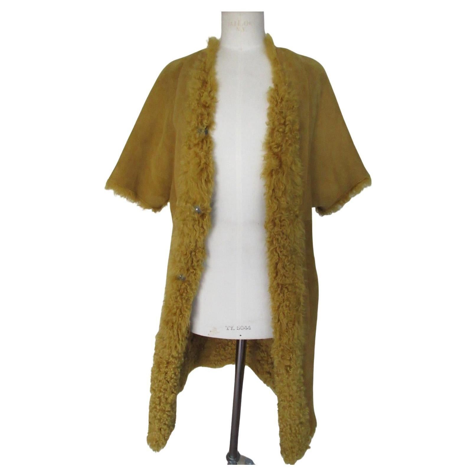 Vintage Yves Salomon Senfgelber gelockter Shearling-Mantel, Größe 34 im Angebot