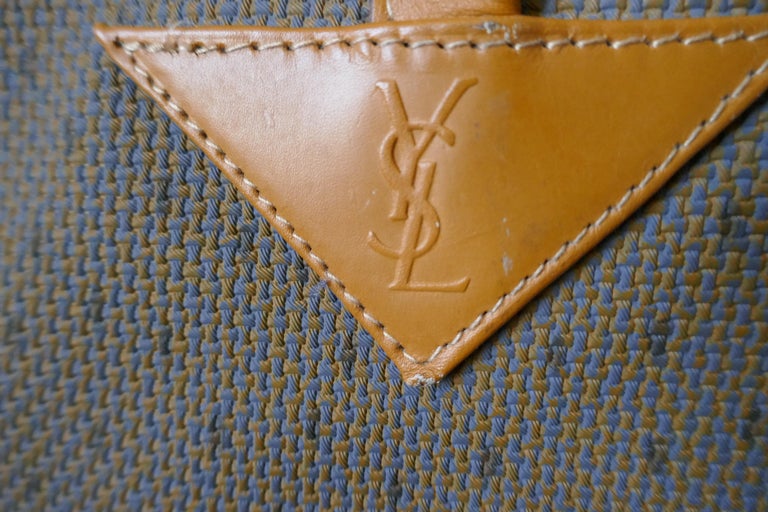 Borsa porta abiti vintage Yves St Laurent con monogramma, custodia