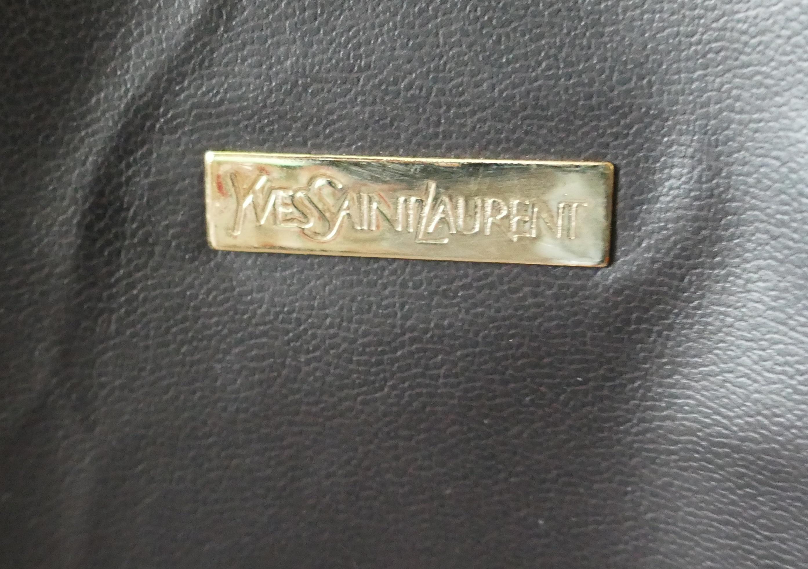 Sac à vêtements vintage Yves St Laurent Monogram Garment Carrier, caisse suspendue en vente 2