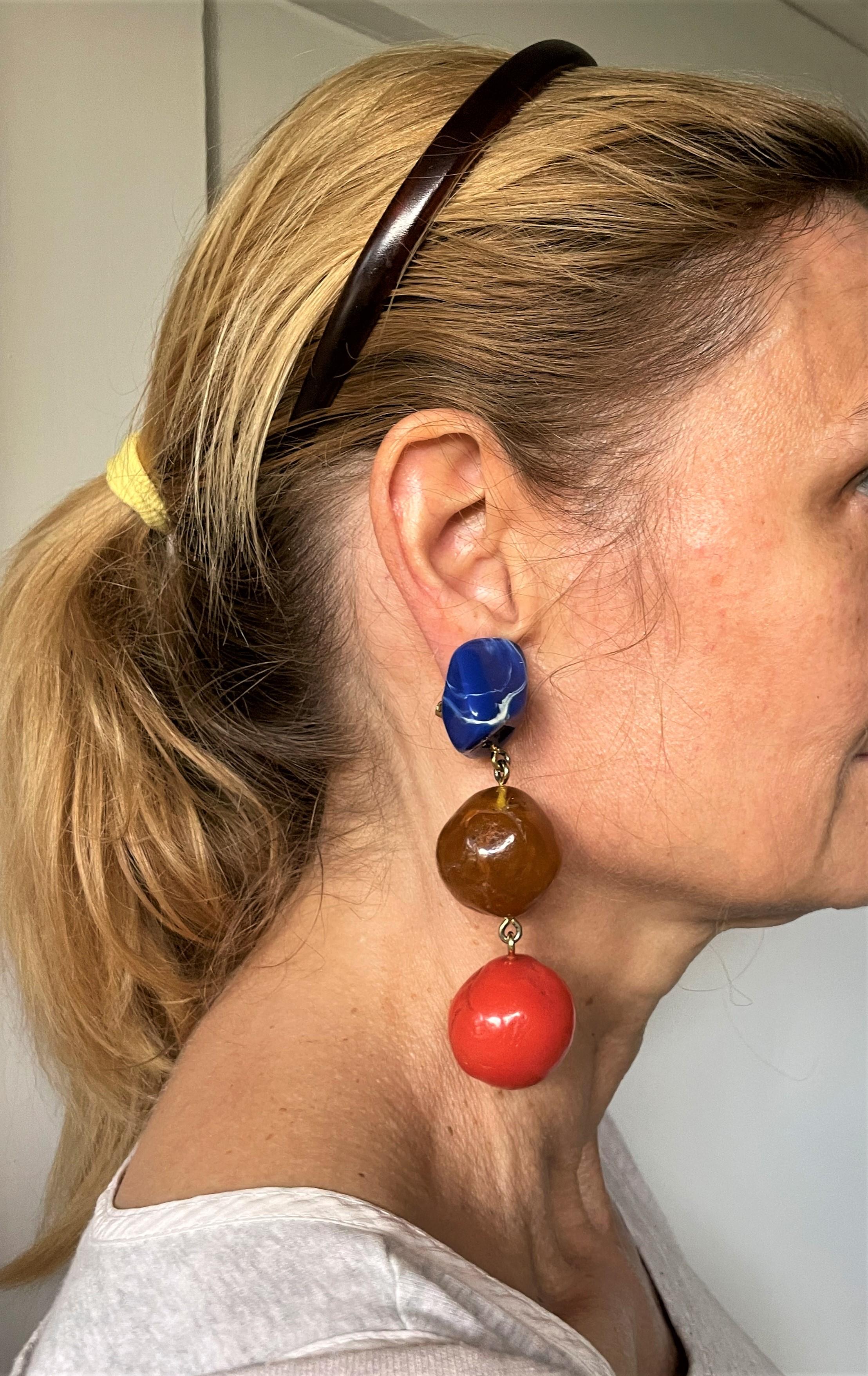 About
Vintage dangling YSL Paris, Rive Gauche ear clip, in blue, brown and orange Acrylic.
Measurement:
Height:  3,5 inches/9 cm
Wight:    1.18 inches/3 cm, the brown and orange colored sphere in diameter 1,18 inches.
Features:
-100 % Authentic YVES
