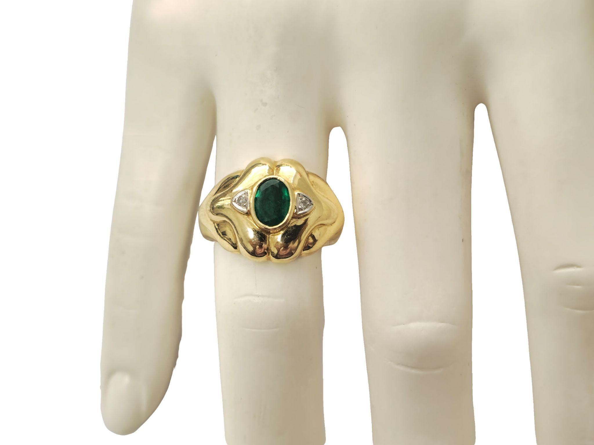 Vintage Smaragdring aus Sambia in 14K Gelbgold für Damen oder Herren im Angebot