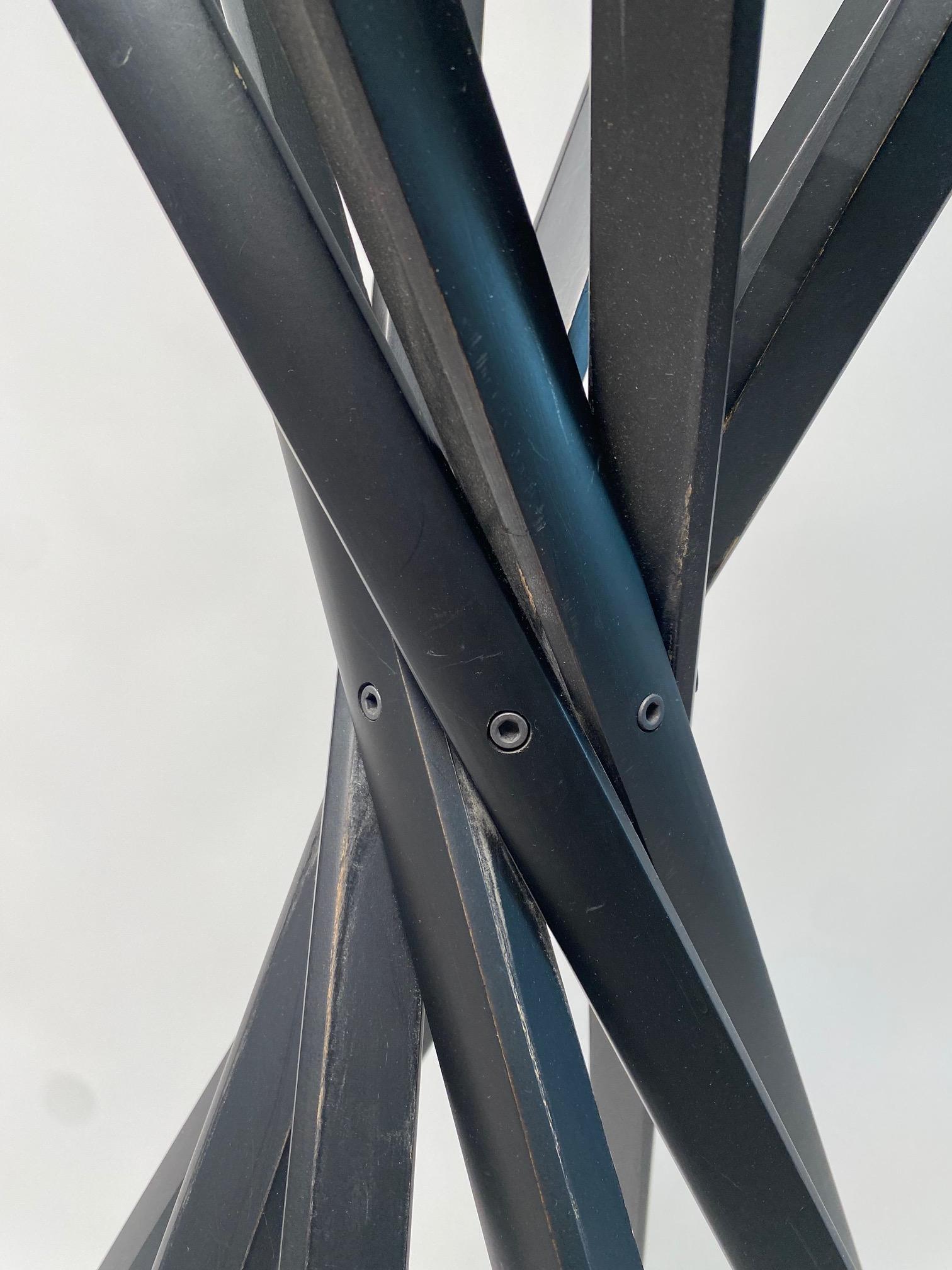 Verstellbarer Zanotta Sciangai-Kleiderständer mit Rahmen aus schwarzer Esche (Lackiert) im Angebot