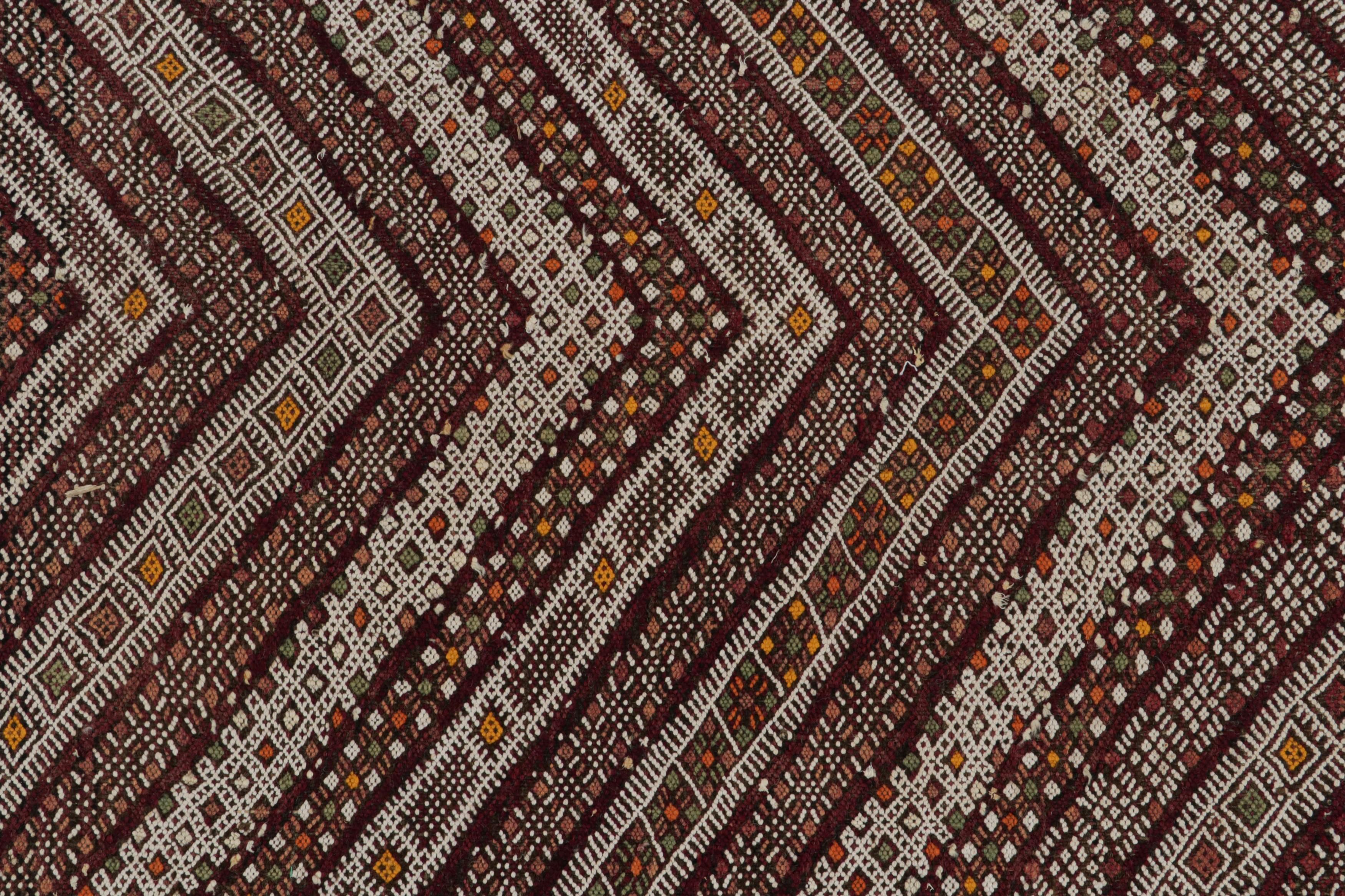 Marokkanischer Zayane-Kelim- und extralanger Vintage-Läufer aus Teppich und Kelim, von Rug & Kilim (Mitte des 20. Jahrhunderts) im Angebot