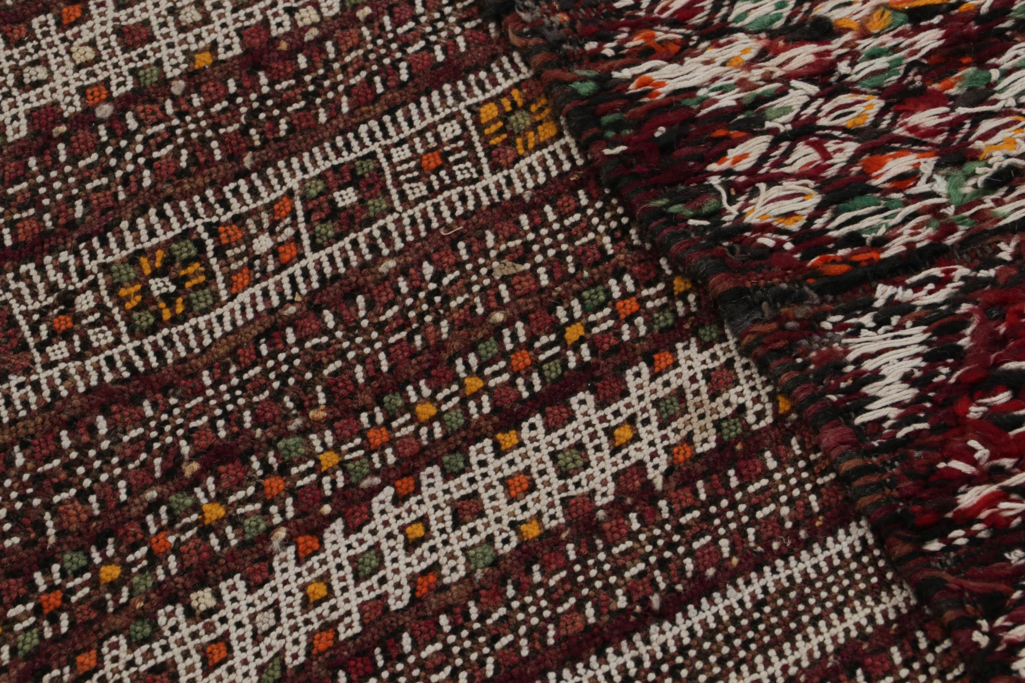 Marokkanischer Zayane-Kelim- und extralanger Vintage-Läufer aus Teppich und Kelim, von Rug & Kilim (Wolle) im Angebot