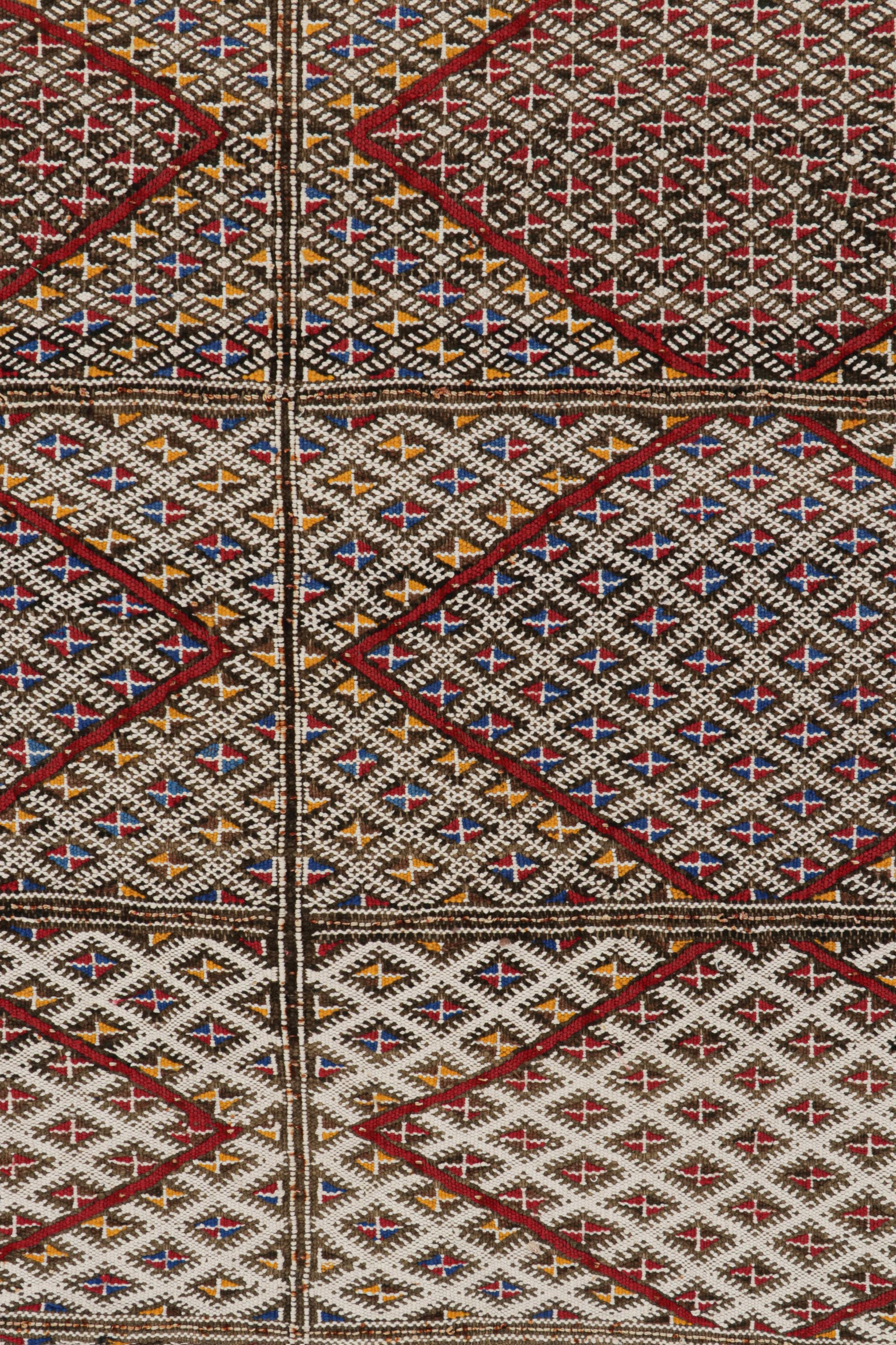Tissé à la main Kilim marocain vintage Zayane à motifs tribaux polychromes par Rug & Kilim en vente