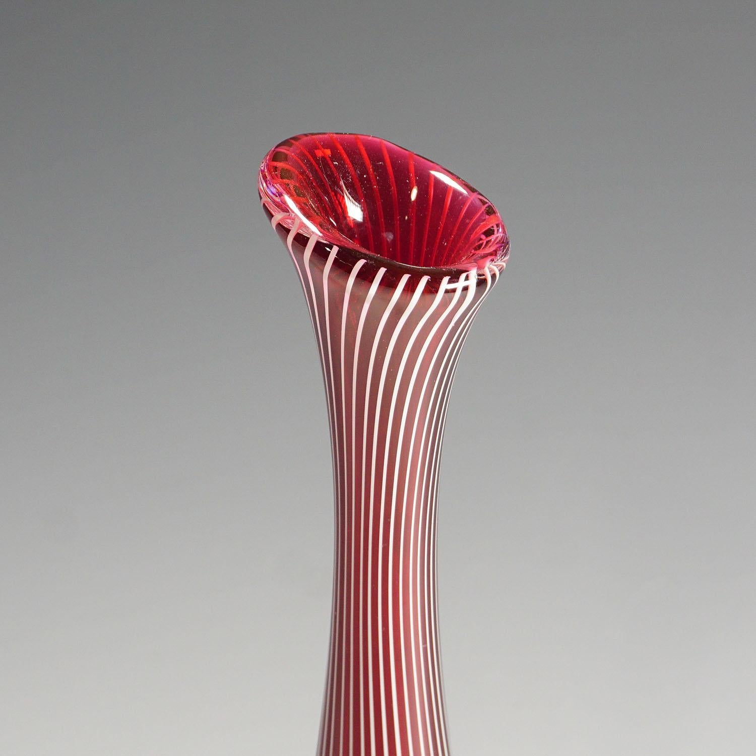 Mid-Century Modern Vintage Zebra Art Glass Vase by Vicke Lindstrand for Kosta 1960s For Sale