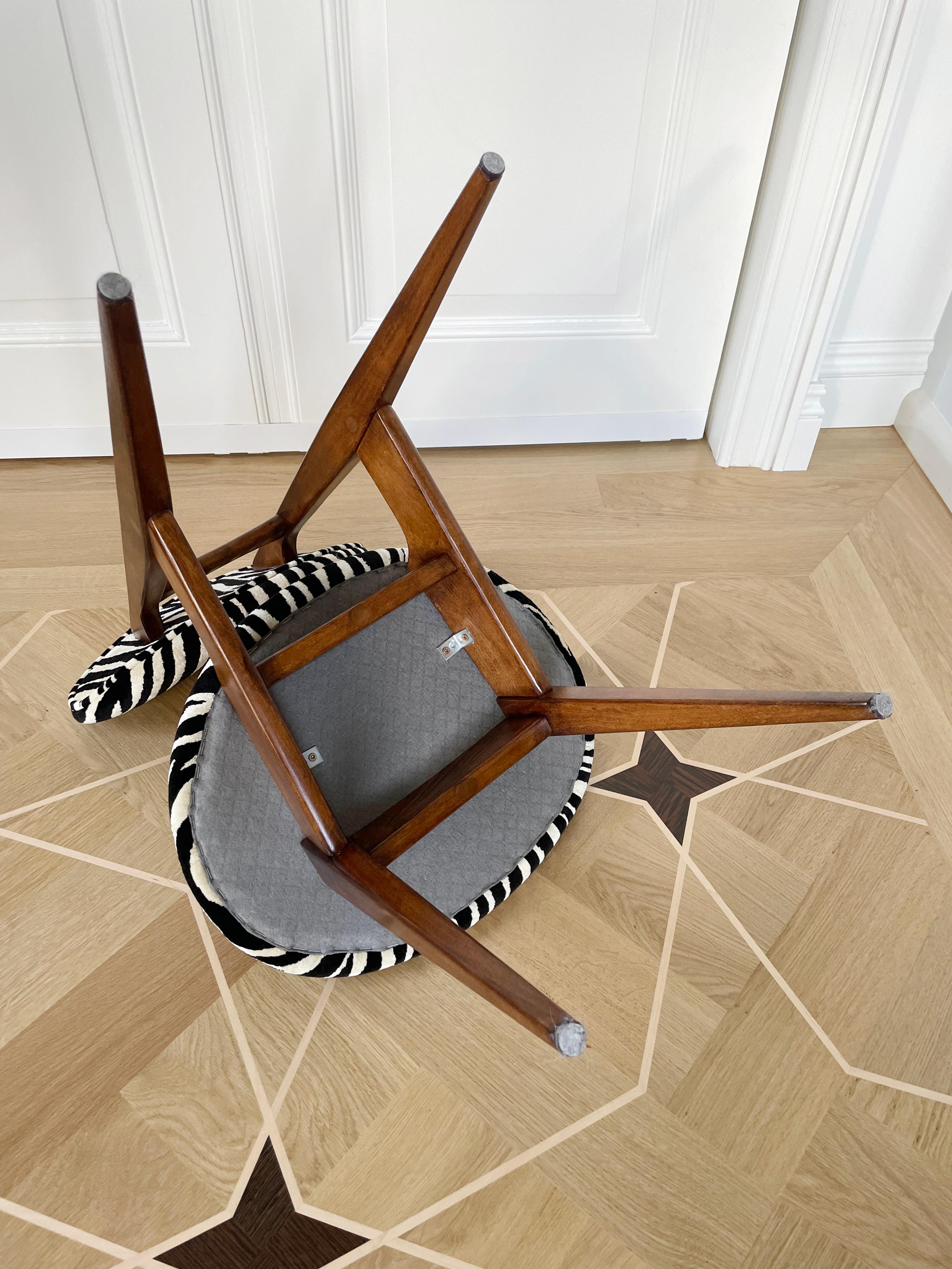 Mid century, vintage Zebra Chair, Type 200/128, by J. Kedziorek, Europe, 1960s For Sale 6