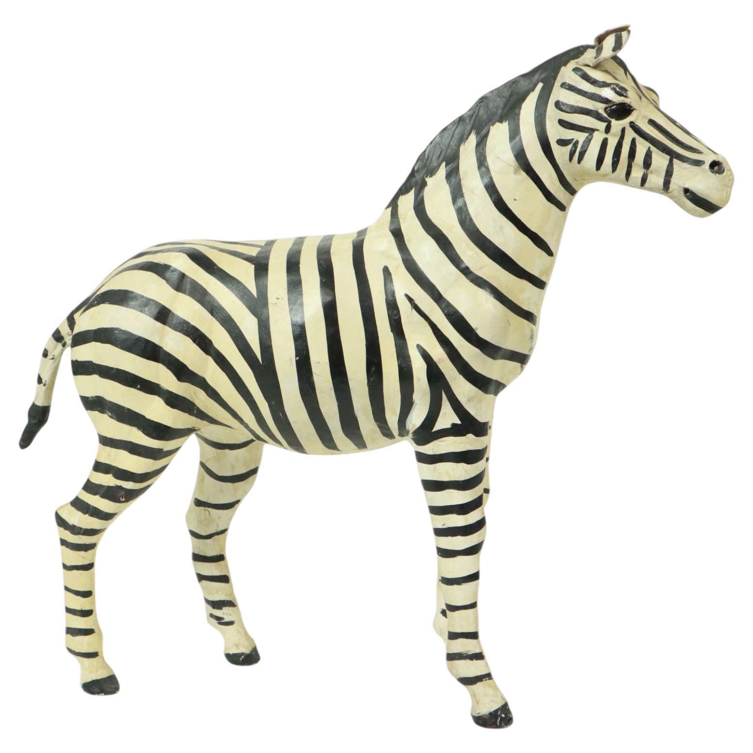 Sculpture vintage zébrée en papier mâché et cuir 30cm