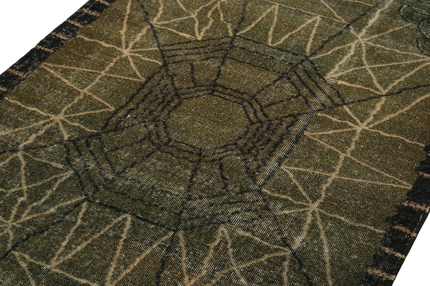 Turco Tappeto vintage Zeki Muren Art Deco con motivo verde e nero, by Rug & Kilim in vendita
