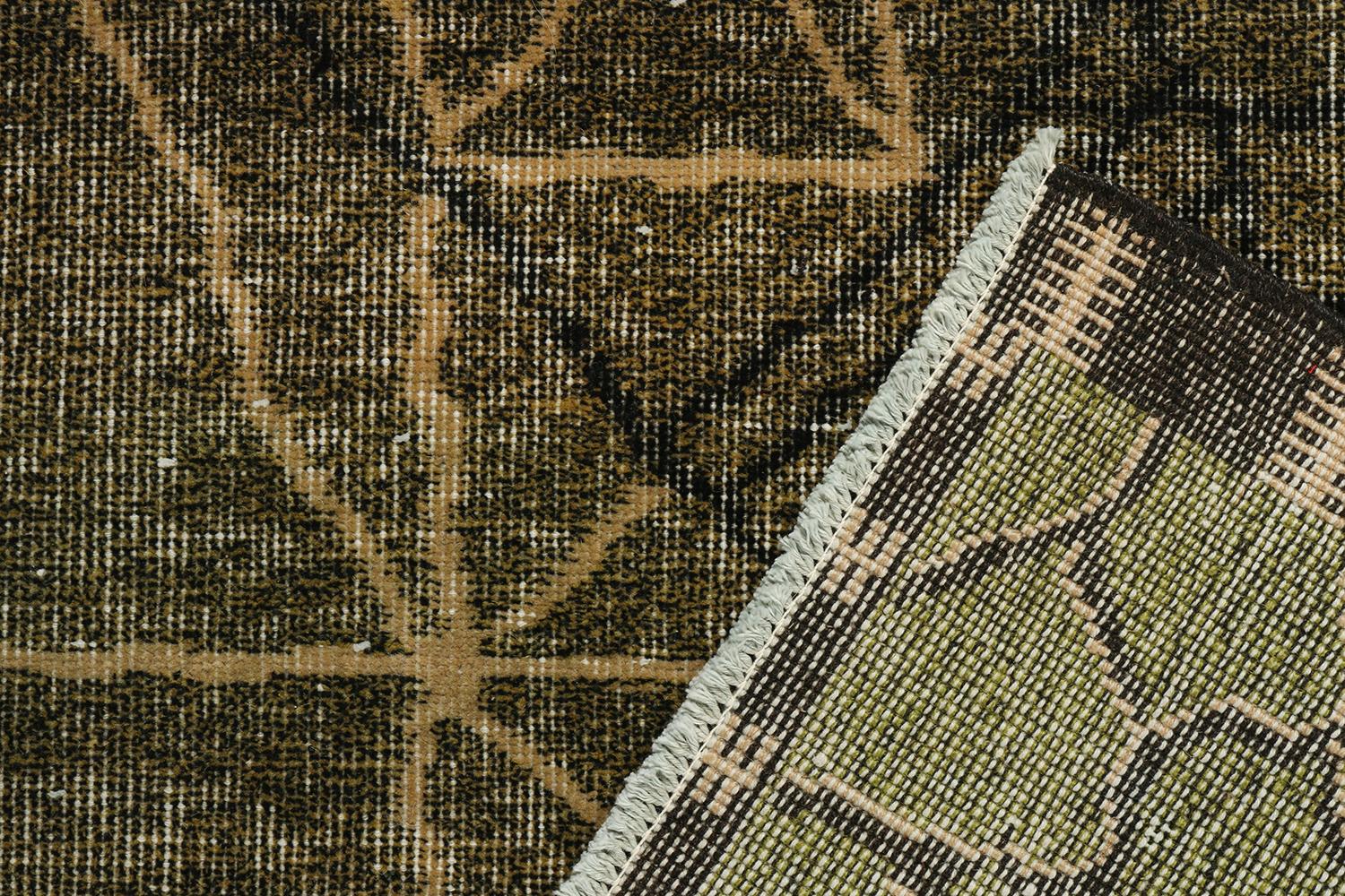 Zeki Muren, Art déco-Teppich im Vintage-Stil mit grünem und schwarzem Muster, von Rug & Kilim (Wolle) im Angebot