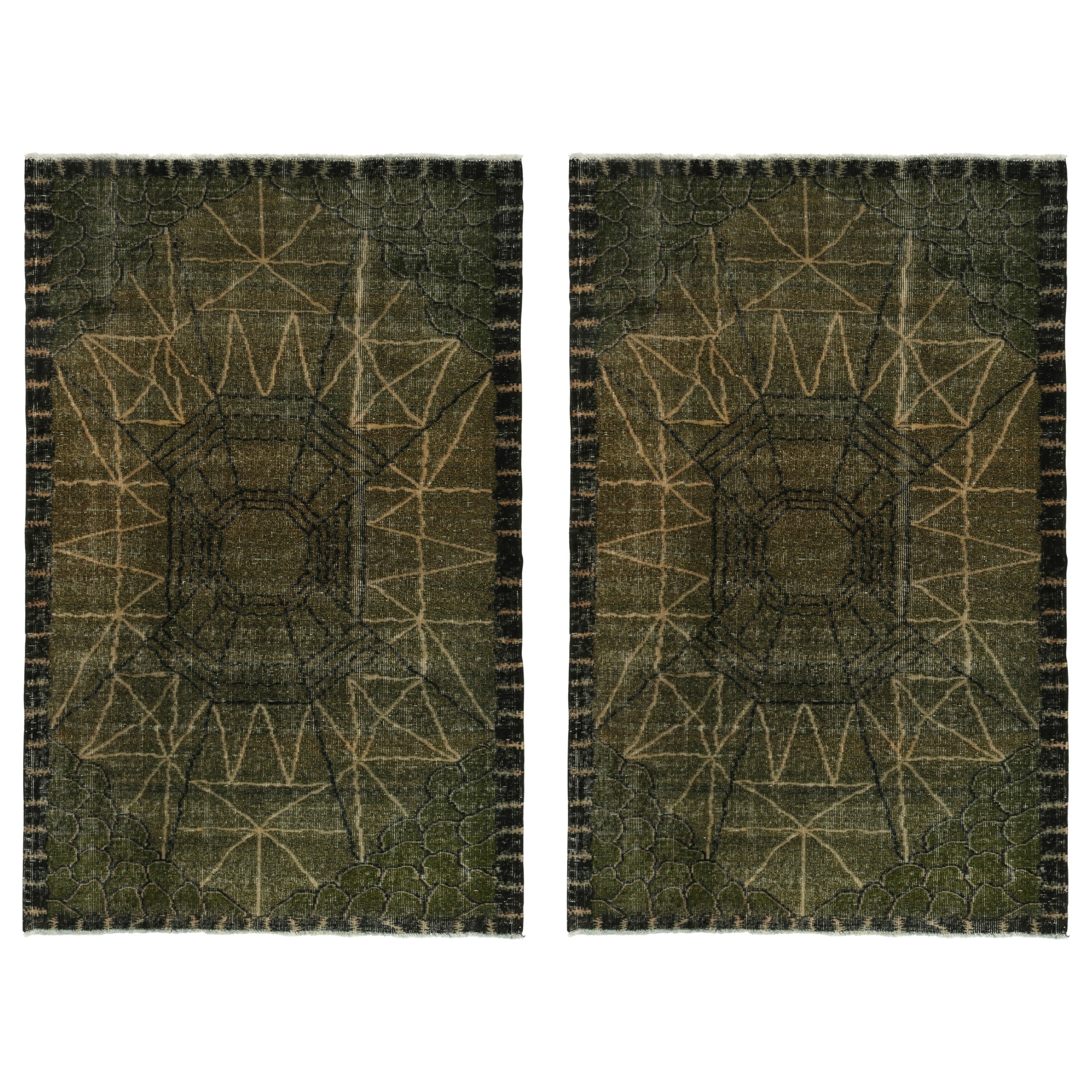 Tappeto vintage Zeki Muren Art Deco con motivo verde e nero, by Rug & Kilim