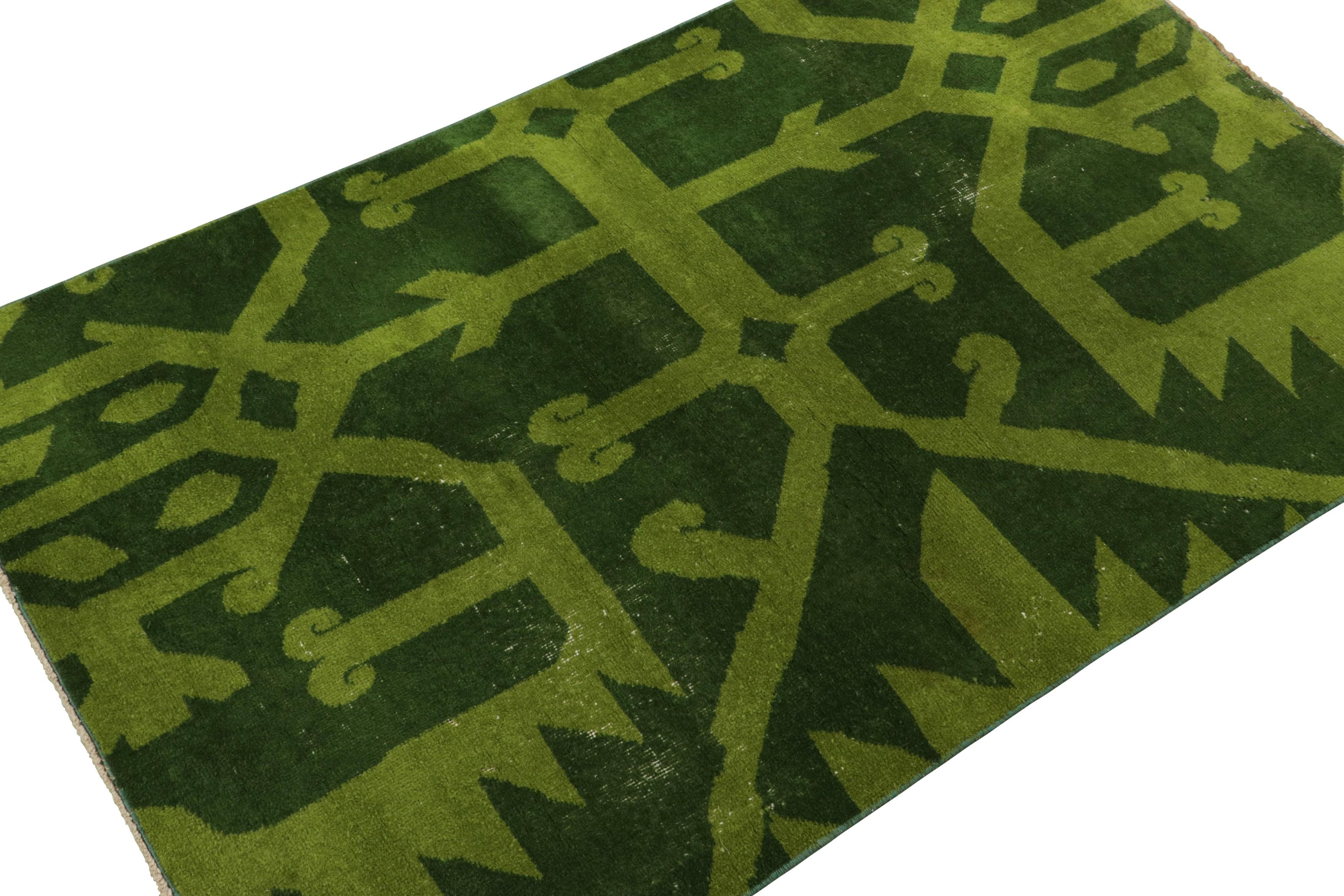 Vintage Zeki Muren Art Deco Teppich in Grün mit geometrischem Muster von Rug & Kilim (Handgeknüpft) im Angebot