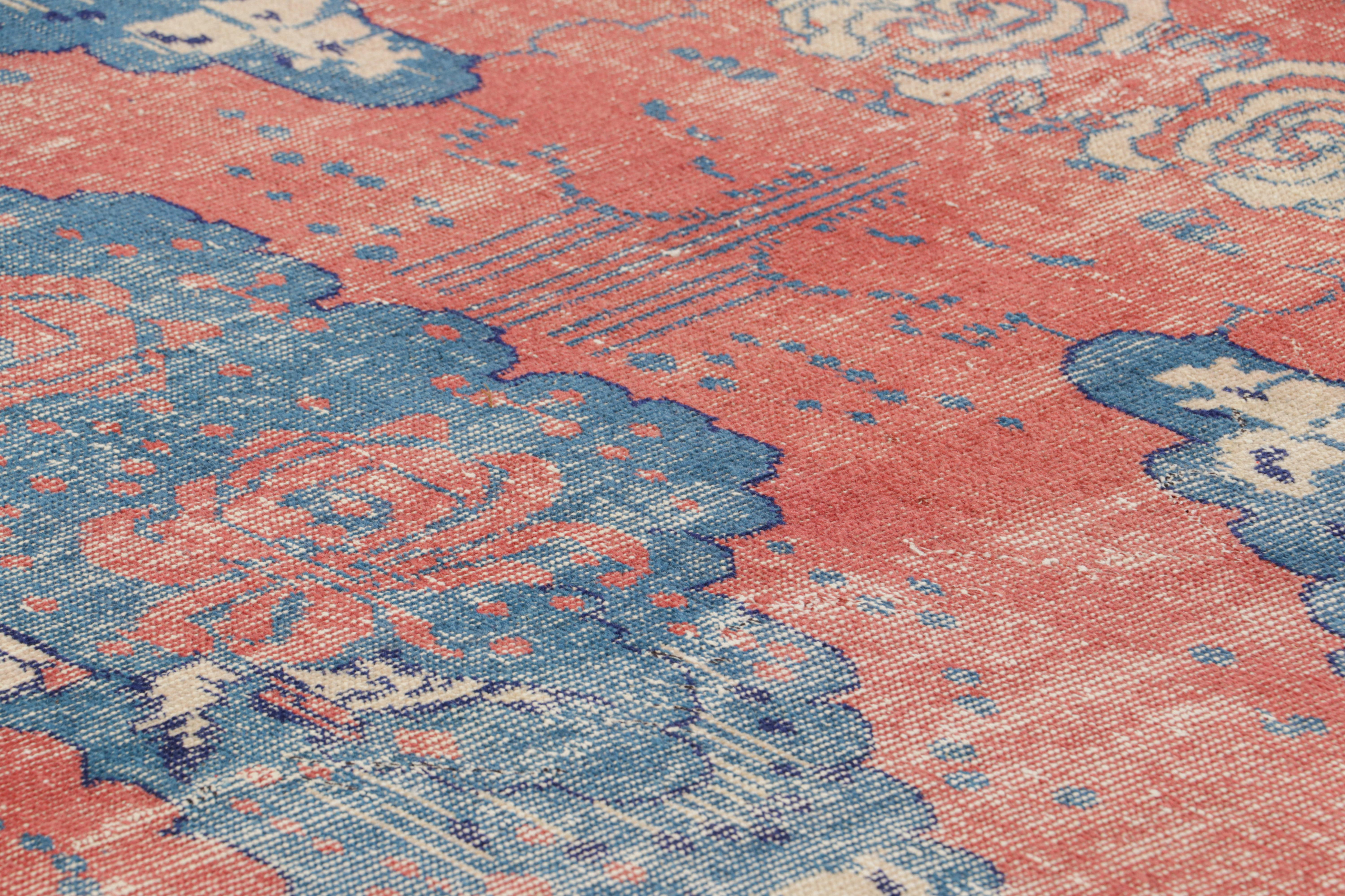 Noué à la main en laine, vers 1960 - 1970, ce tapis 7x10 vintage Müren Art Deco est une curation Mid-century de Rug & Kilim. Elle présente une conception postmoderne du design, mais avec une sensibilité japonaise. 

Sur le Design : 

Les
