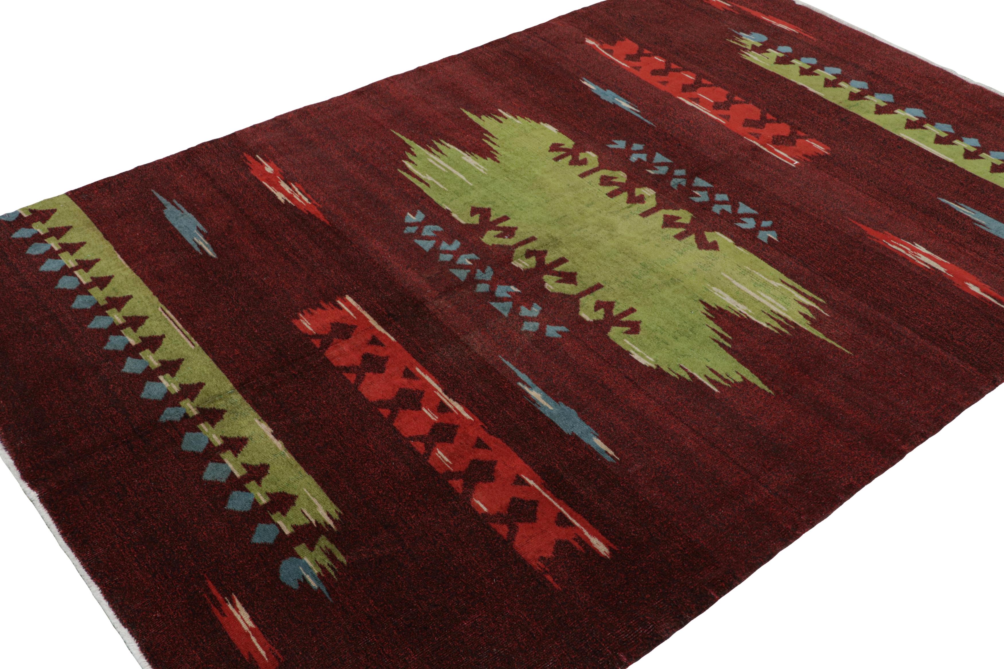 Ce tapis Art Deco vintage 7x9 est une nouvelle collection passionnante de la ligne Pasha du milieu du siècle des collections de Rug & Kilim. Noué à la main dans de la laine vers 1960-1960, son design est l'une des rares œuvres de l'atelier du milieu