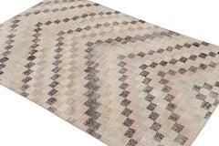 Tapis Vintage Distressed Zeki Müren avec motifs géométriques  Rug & Kilim