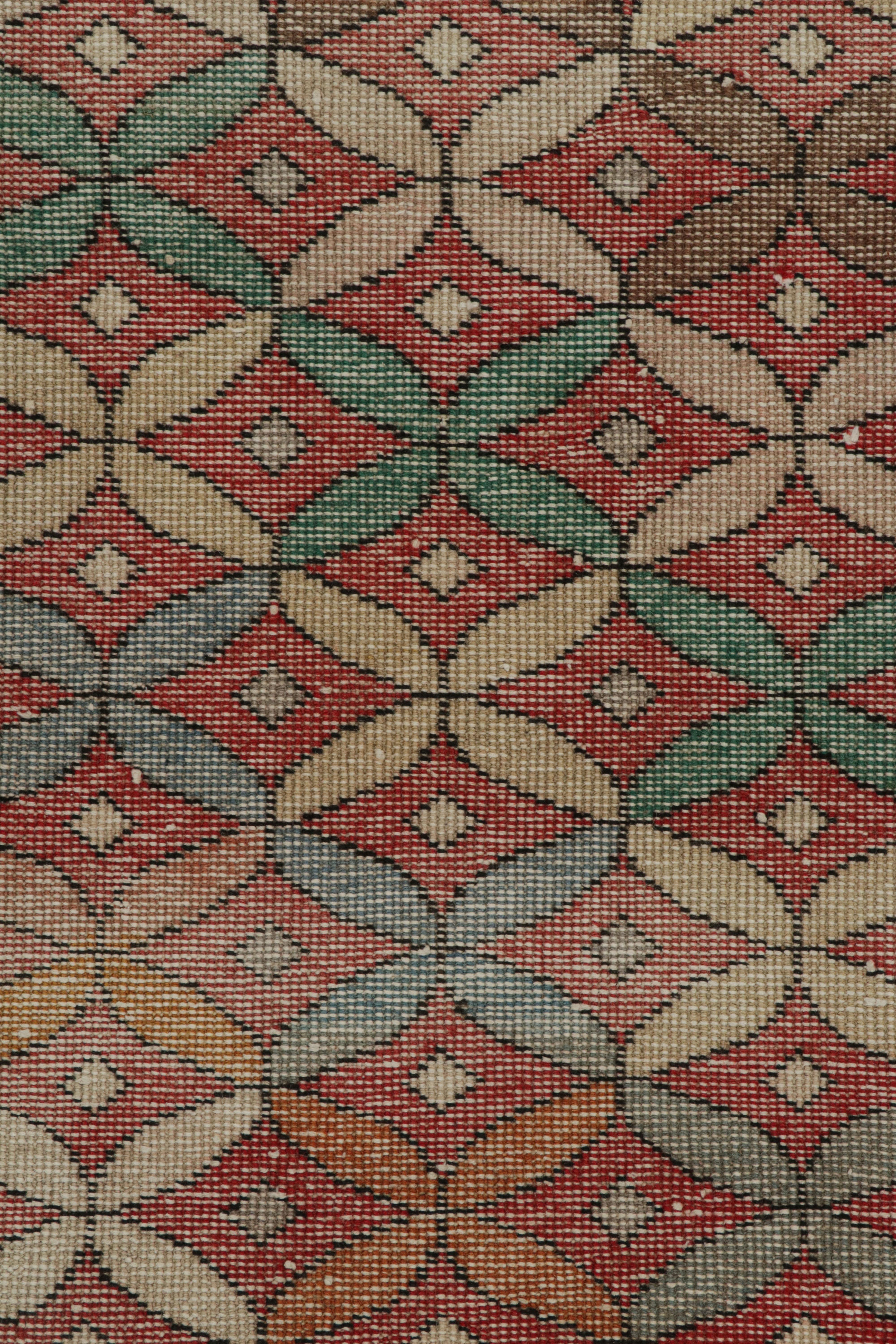 Tappeto vintage Zeki Müren Art Deco Runner in rosso con tralicci, da Rug & Kilim In condizioni buone in vendita a Long Island City, NY
