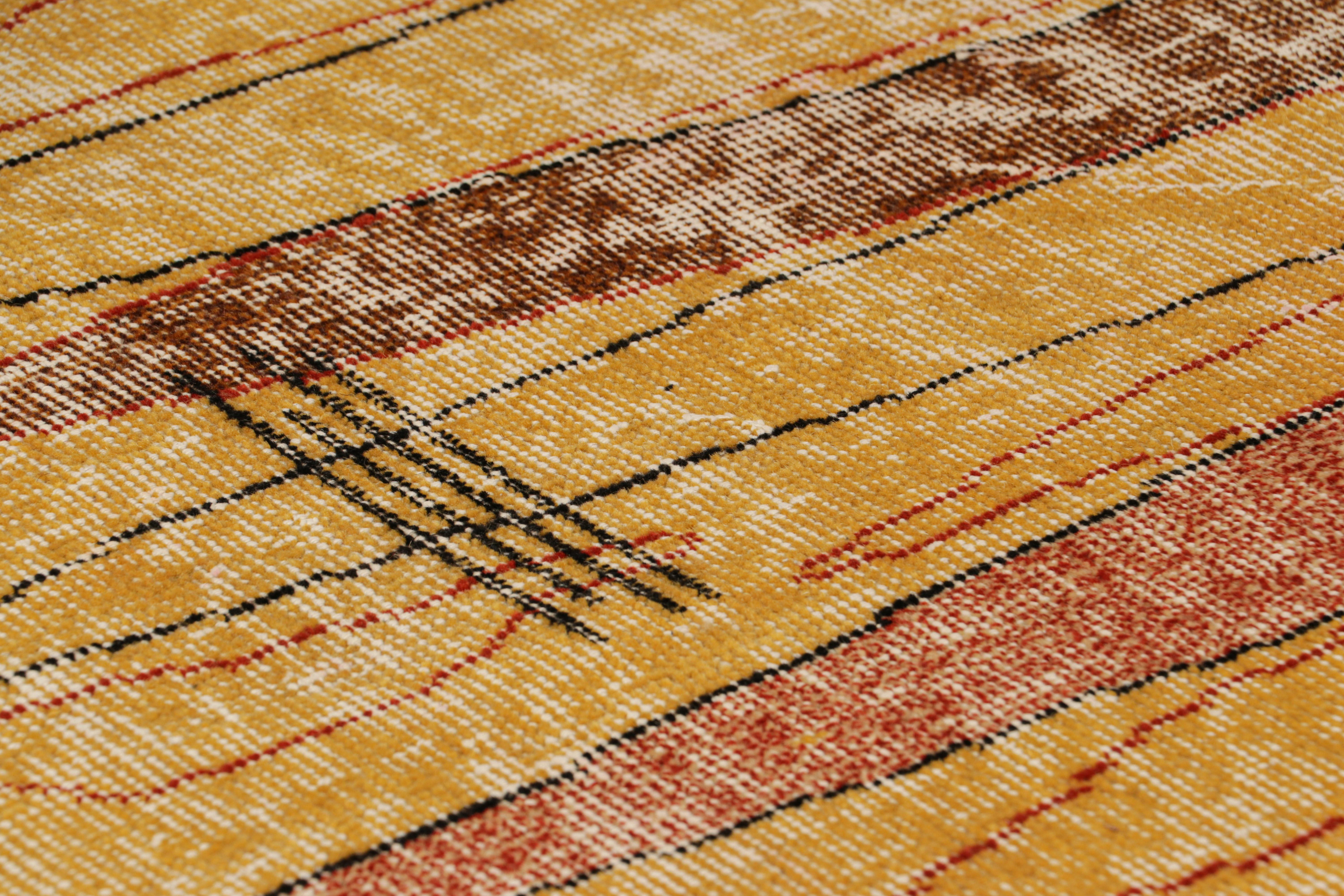 Dieser handgeknüpfte Läufer aus Wolle aus der Türkei (ca. 1960 - 1970) ist eine einzigartige Ergänzung der Rug & Kilim Collection mit seiner breiten Farbpalette und den geometrischen Art-Deco-Mustern auf dem gesamten Feld.

Über das Design: