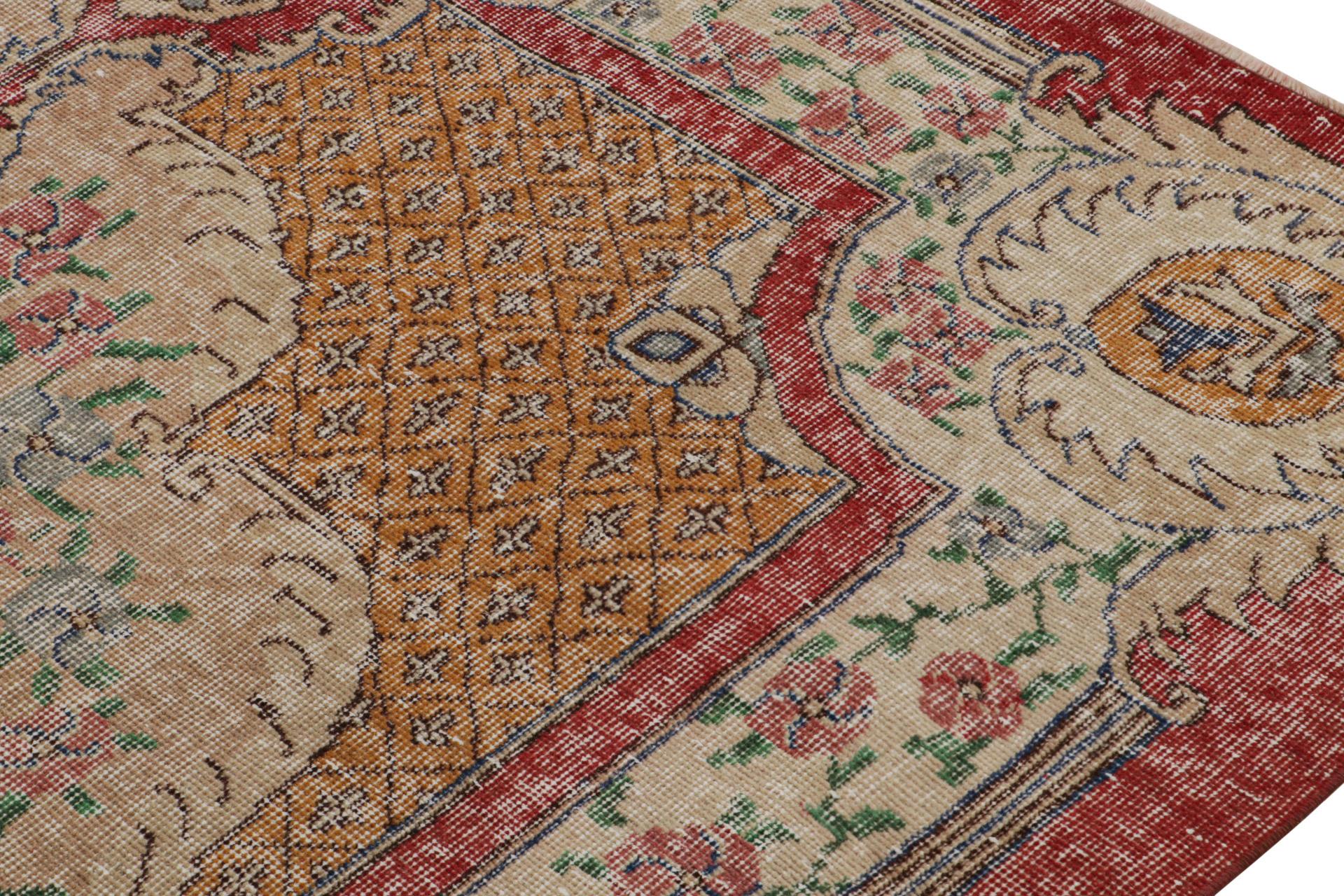 Vintage Zeki Müren European-Style Rug, with Floral Patterns, form Rug & Kilim In Good Condition For Sale In Long Island City, NY