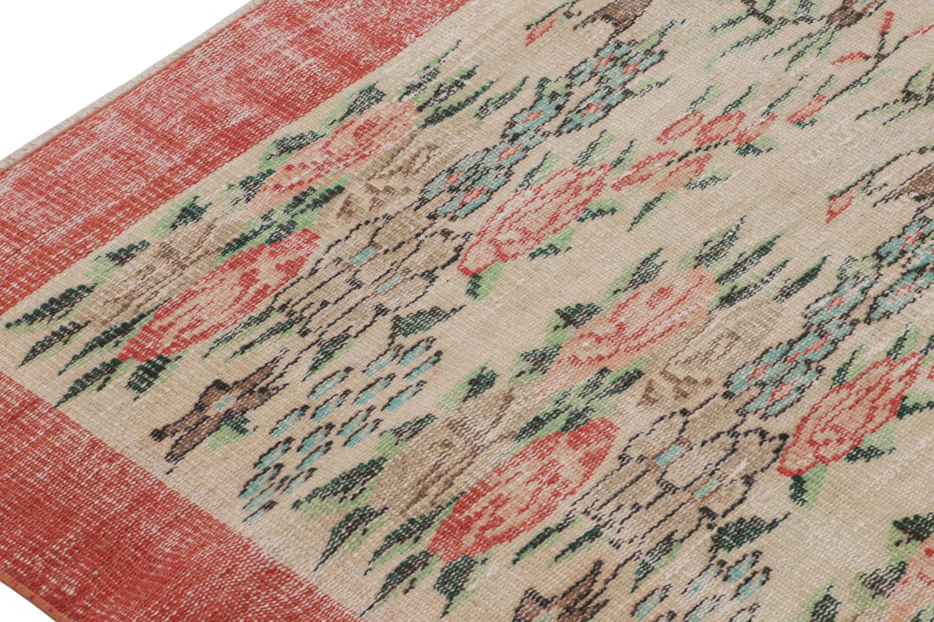 Vintage Zeki Müren European Style Rug, mit Blumenmustern, form Rug & Kilim im Zustand „Gut“ im Angebot in Long Island City, NY