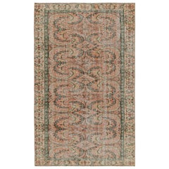 Tapis vintage Zeki Müren de style européen, avec motifs floraux, form Rug & Kilim