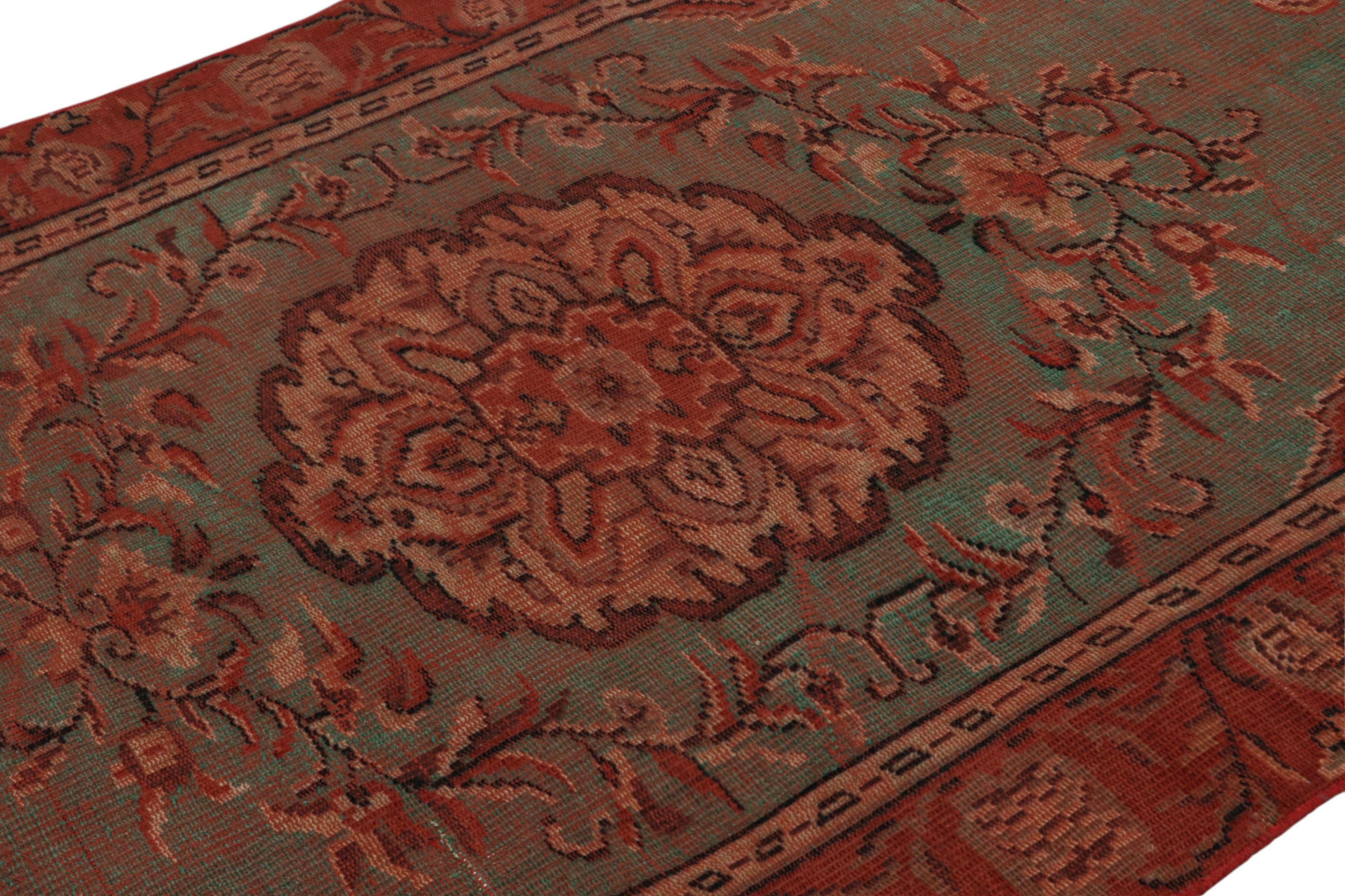 Vintage Zeki Müren Oushak-Stil Teppich, mit Medaillon, Form Rug & Kilim (Handgeknüpft) im Angebot