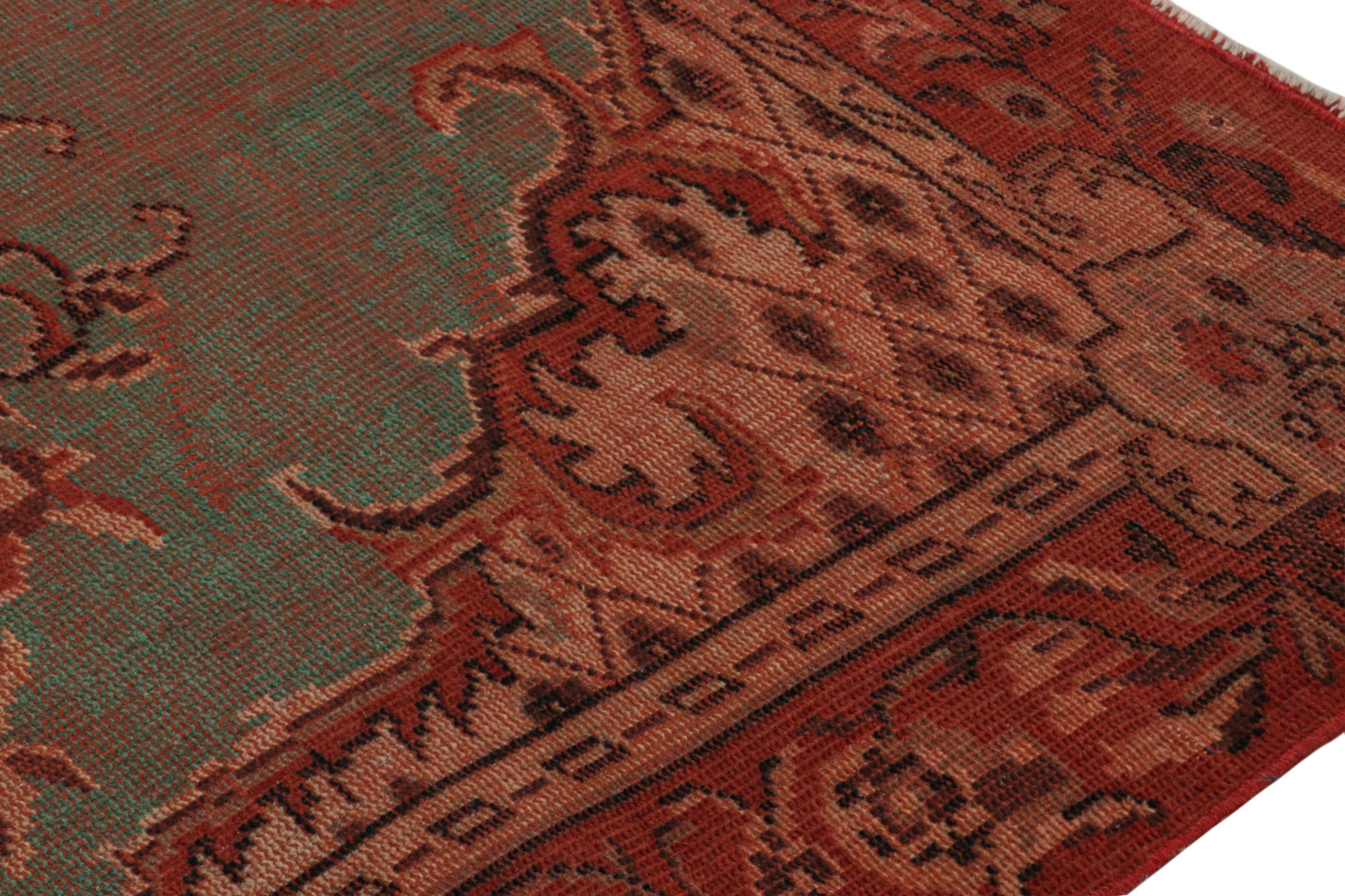 Vintage Zeki Müren Oushak-Stil Teppich, mit Medaillon, Form Rug & Kilim im Zustand „Gut“ im Angebot in Long Island City, NY