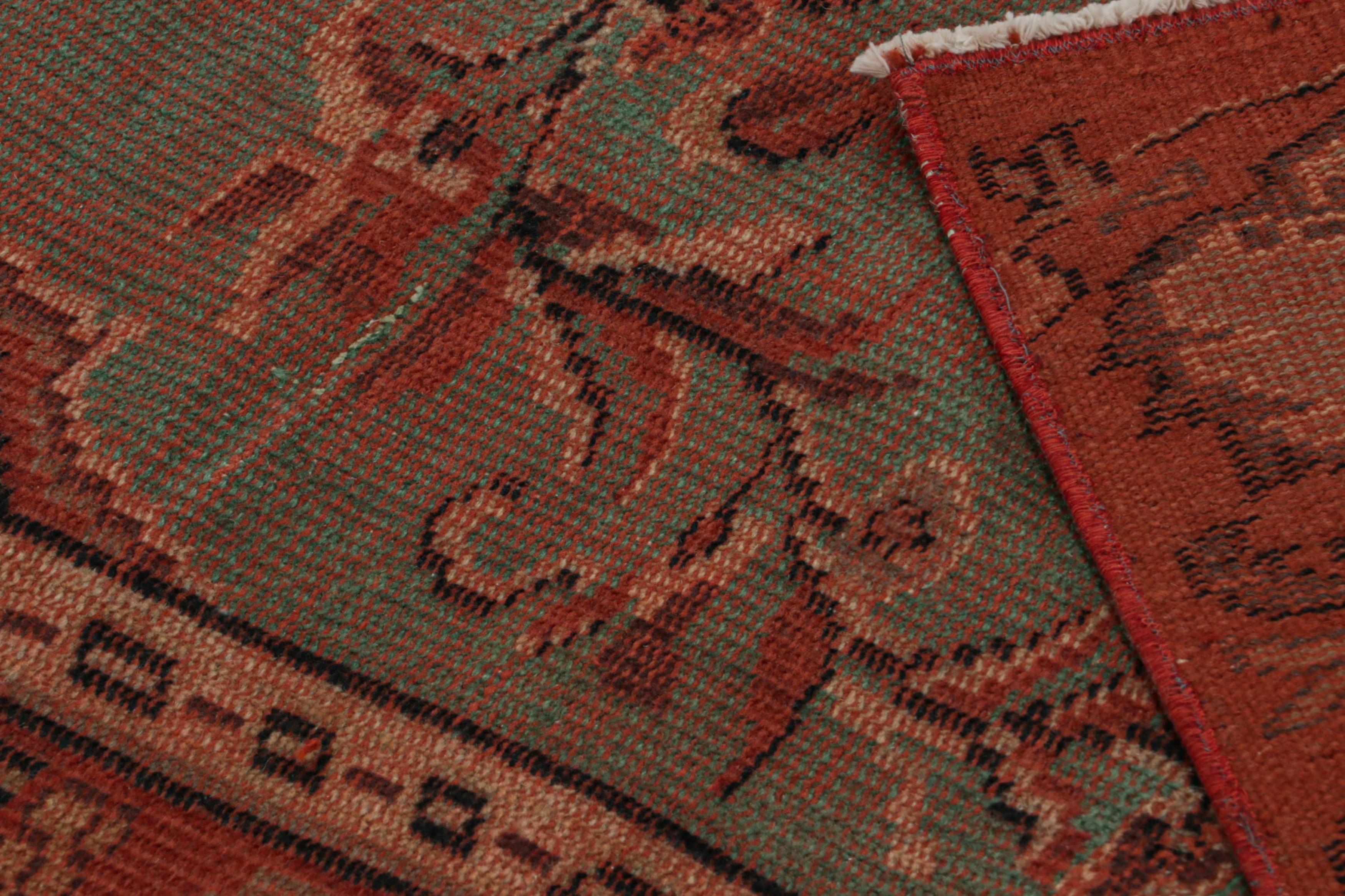 Vintage Zeki Müren Oushak-Stil Teppich, mit Medaillon, Form Rug & Kilim (Wolle) im Angebot