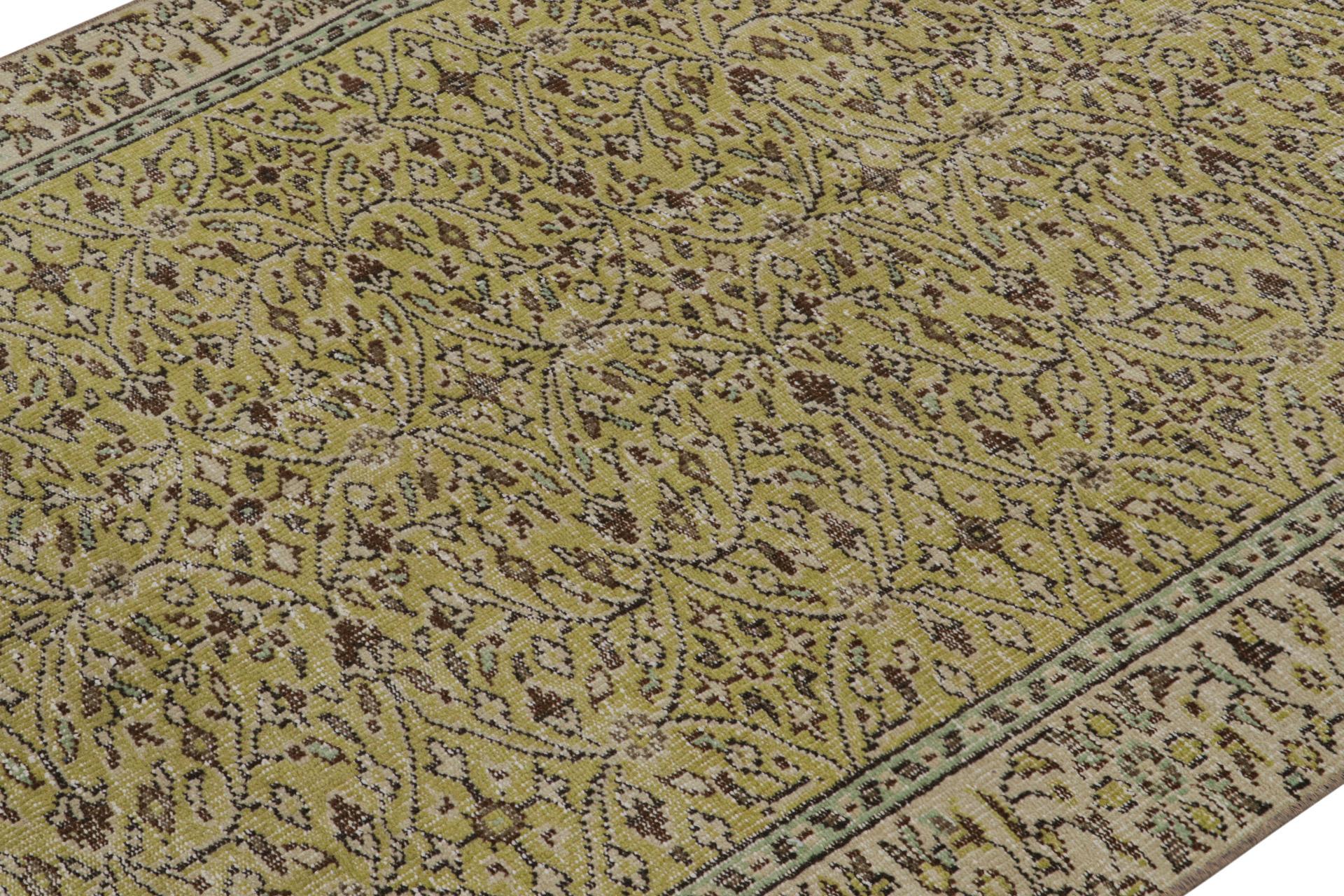 Vintage Zeki Müren Perserteppich mit floralen Mustern, von Rug & Kilim (Handgeknüpft) im Angebot