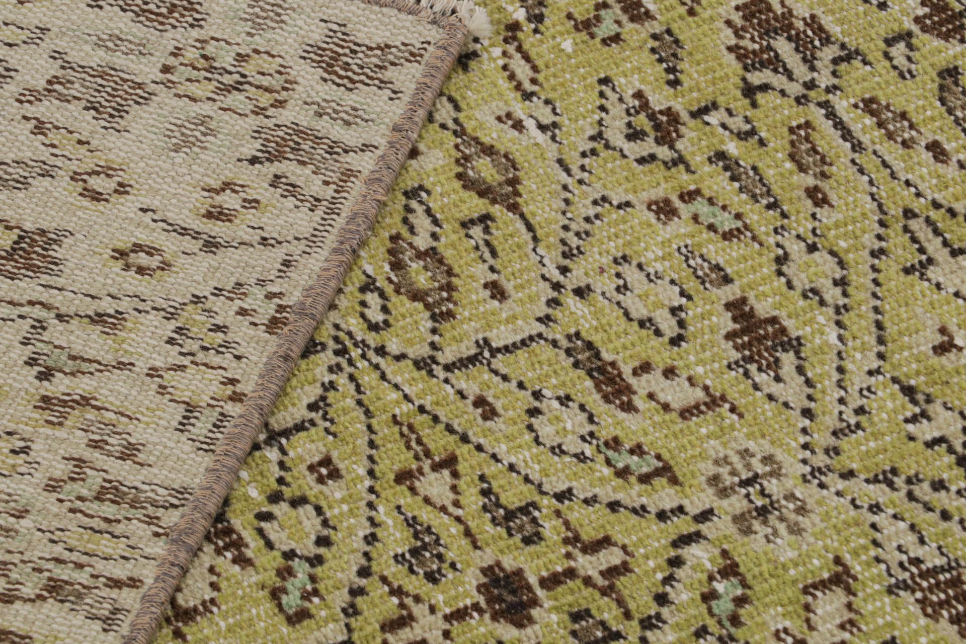 Vintage Zeki Müren Perserteppich mit floralen Mustern, von Rug & Kilim (Wolle) im Angebot
